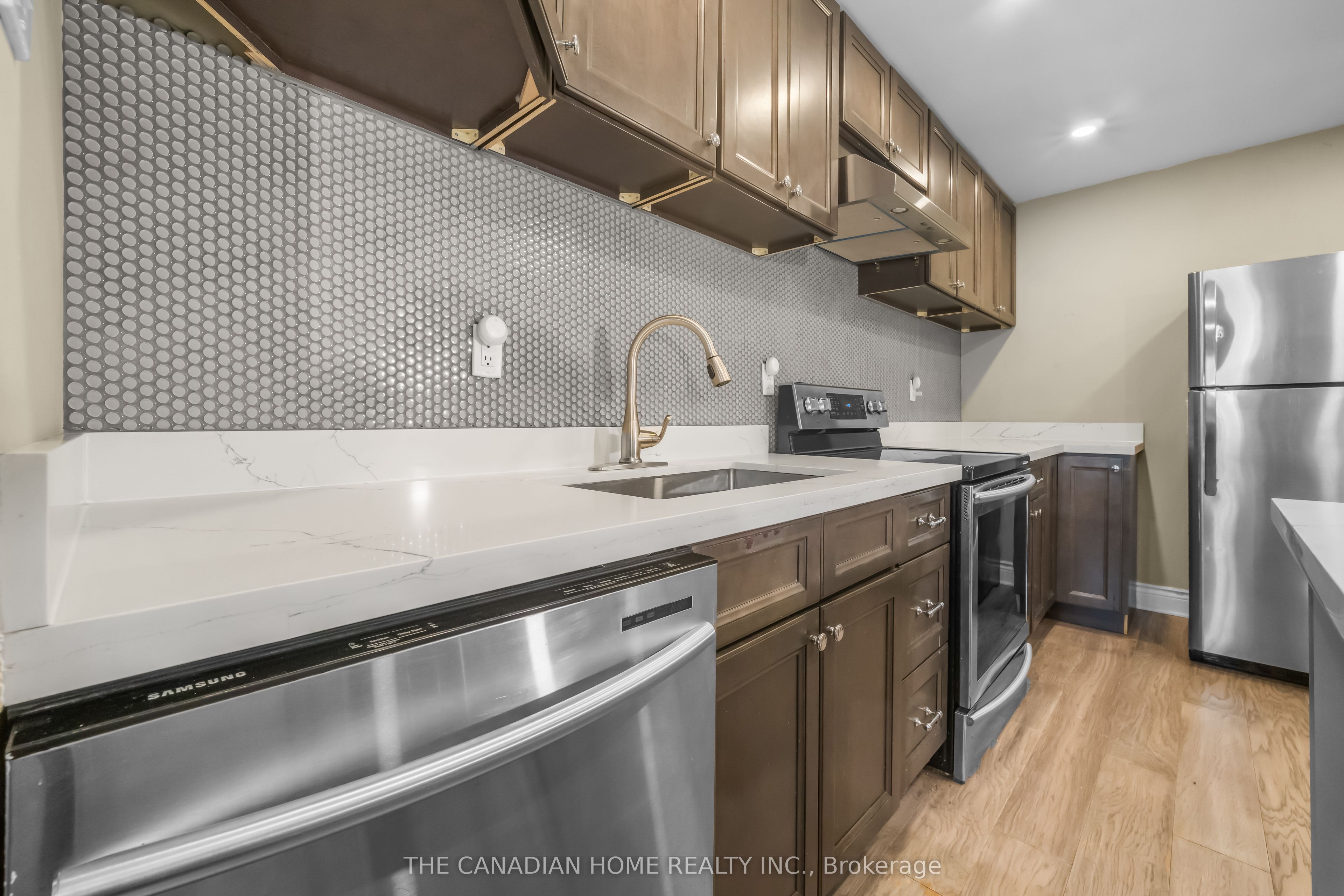 4 Lisa Street 103, Brampton, ON L6T 4B6 photo 2