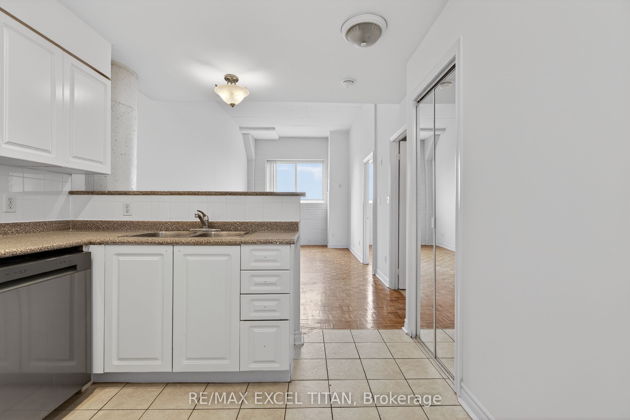 1401 Dupont Street 607, Toronto, ON M6H 2B1 photo 4