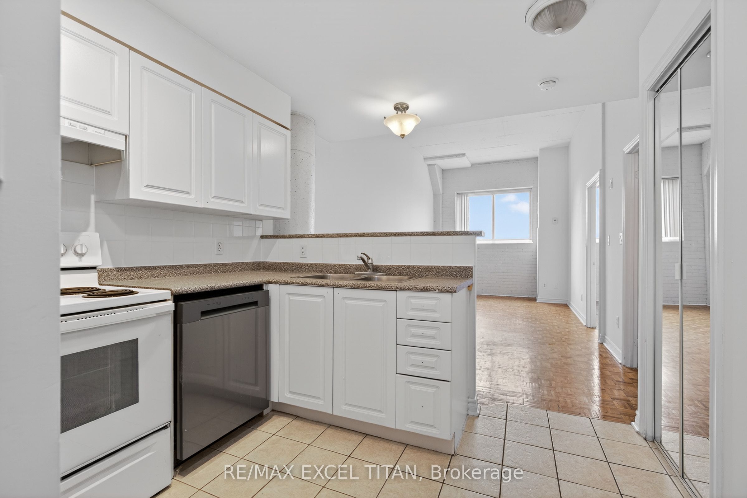 1401 Dupont Street 607, Toronto, ON M6H 2B1 photo 5