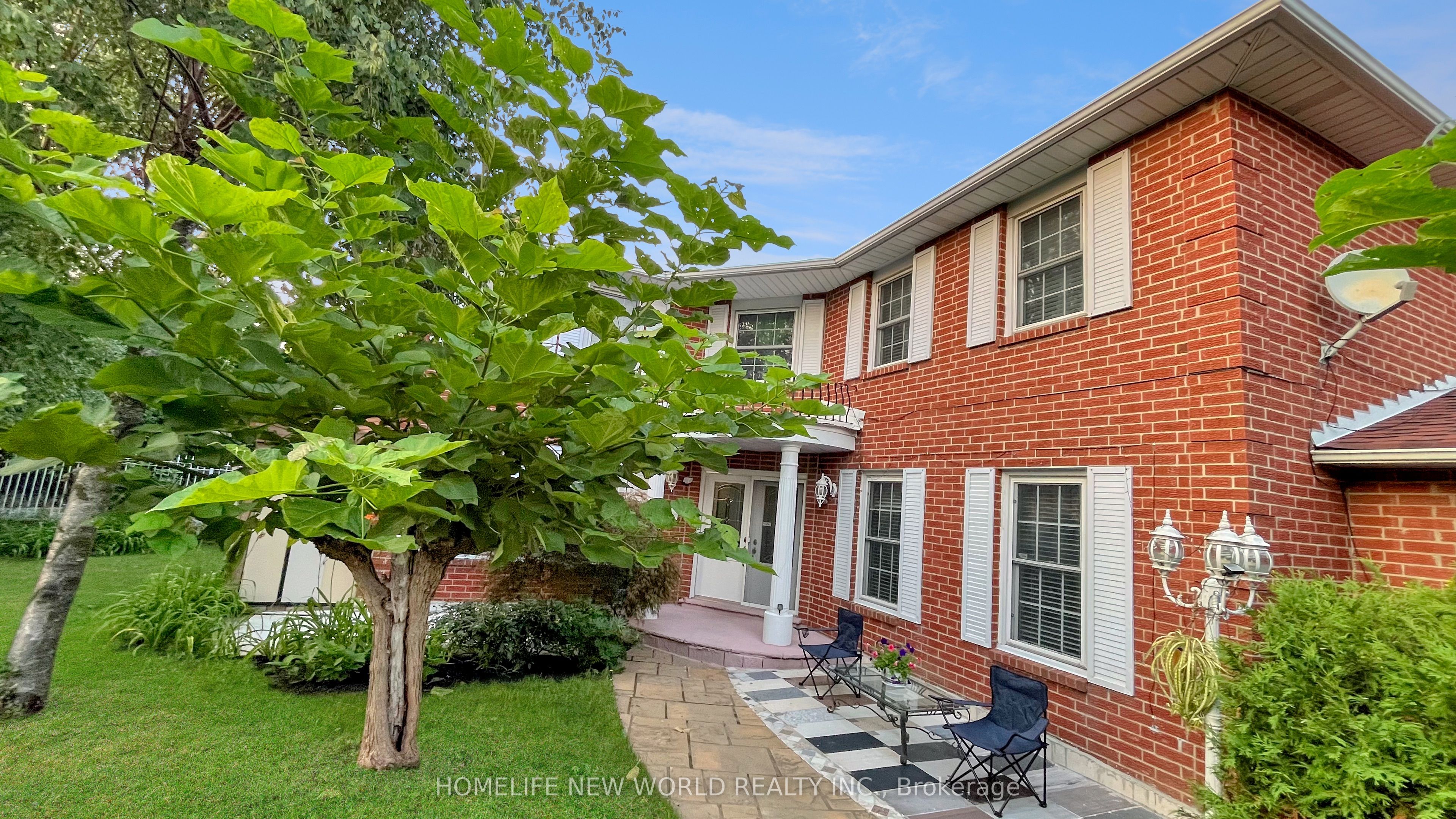 14 Madrid Crescent, Brampton, ON L6S 2X4 photo 2