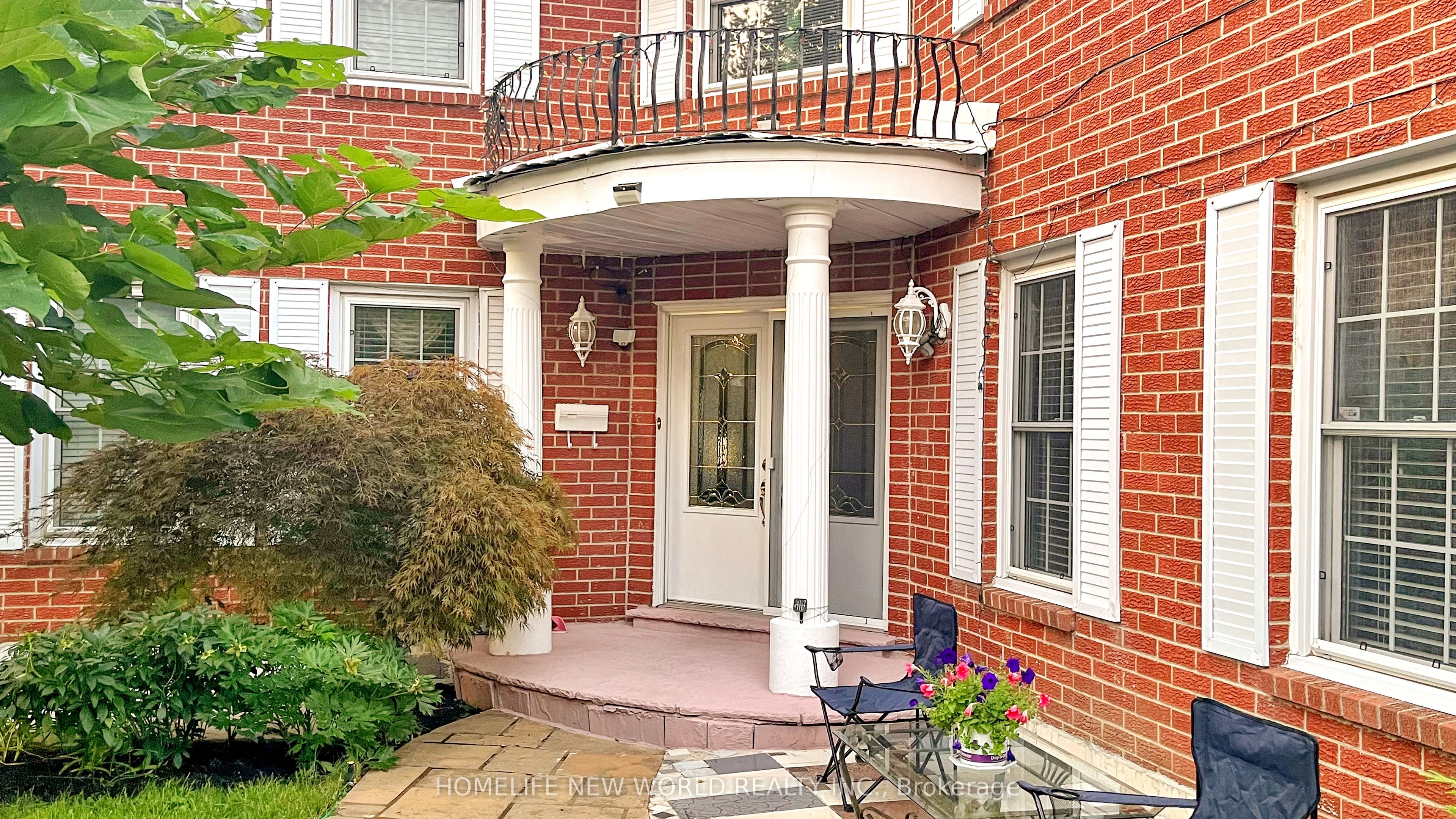 14 Madrid Crescent, Brampton, ON L6S 2X4 photo 4