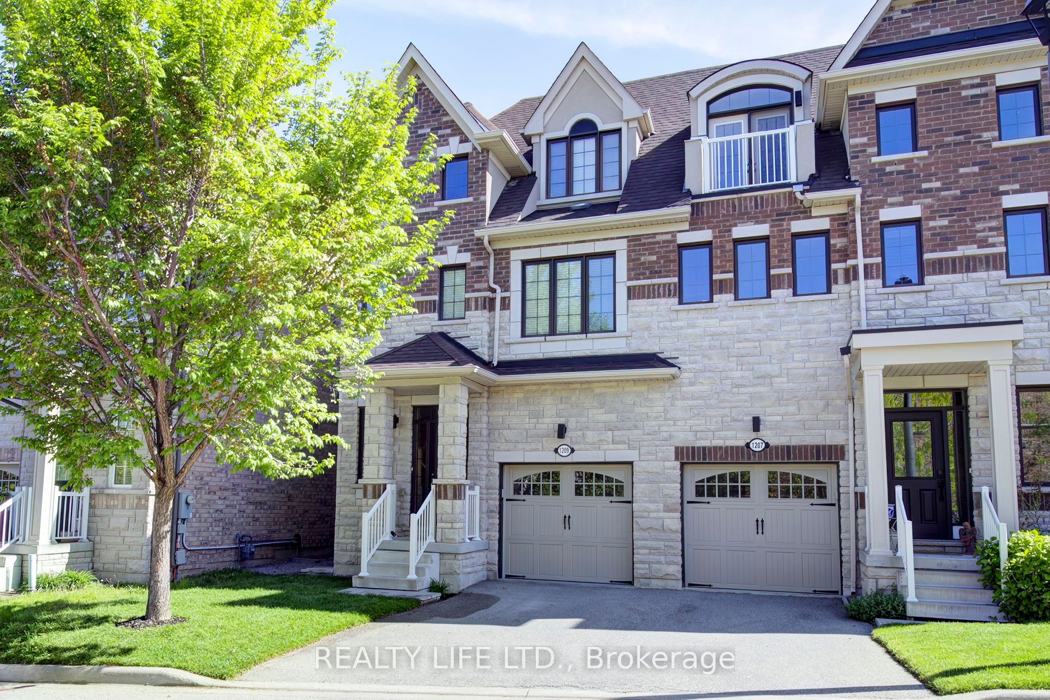 1209 Owls Head Road, Mississauga, ON L5E 0A6 photo 2