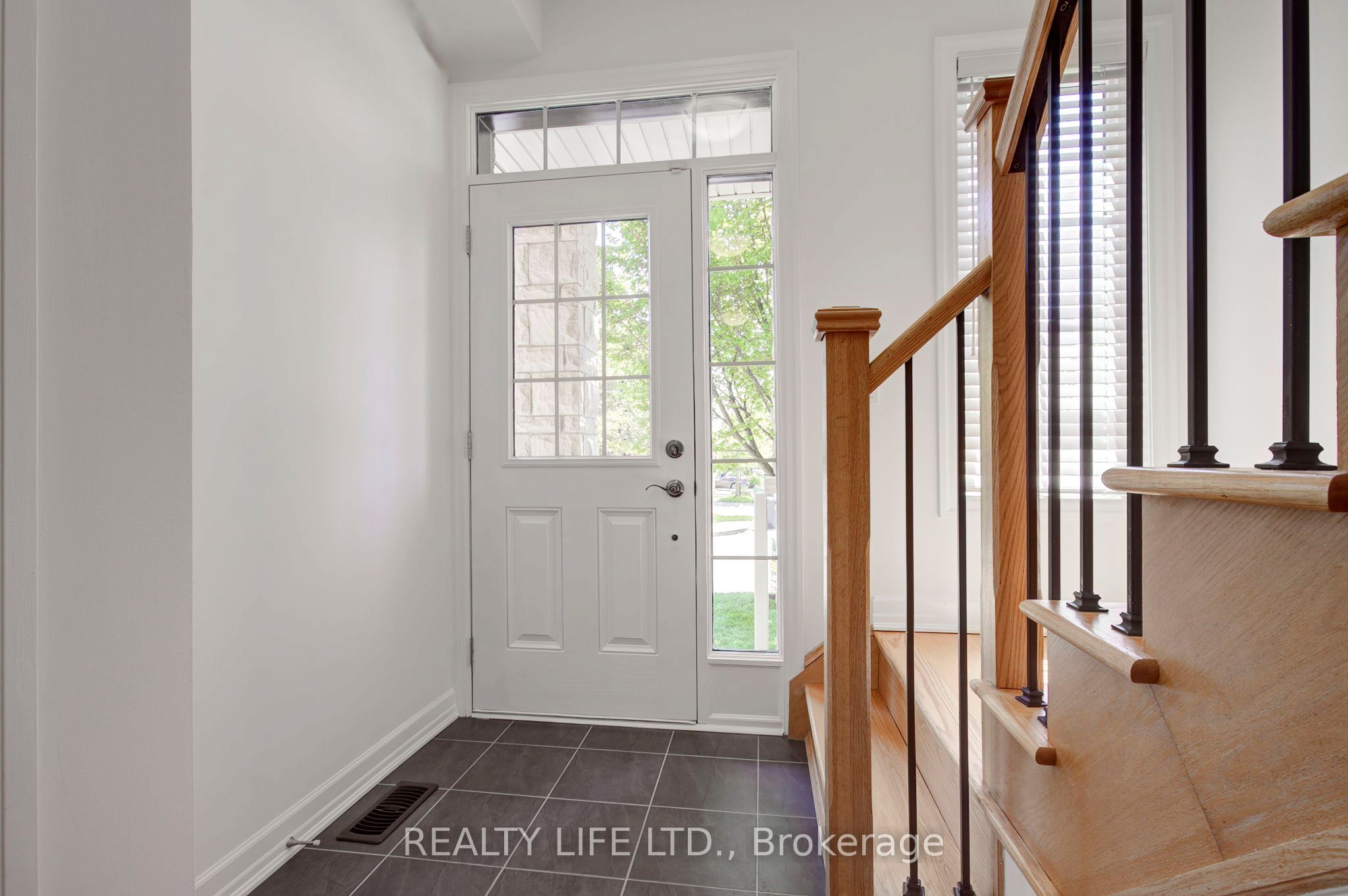 1209 Owls Head Road, Mississauga, ON L5E 0A6 photo 4