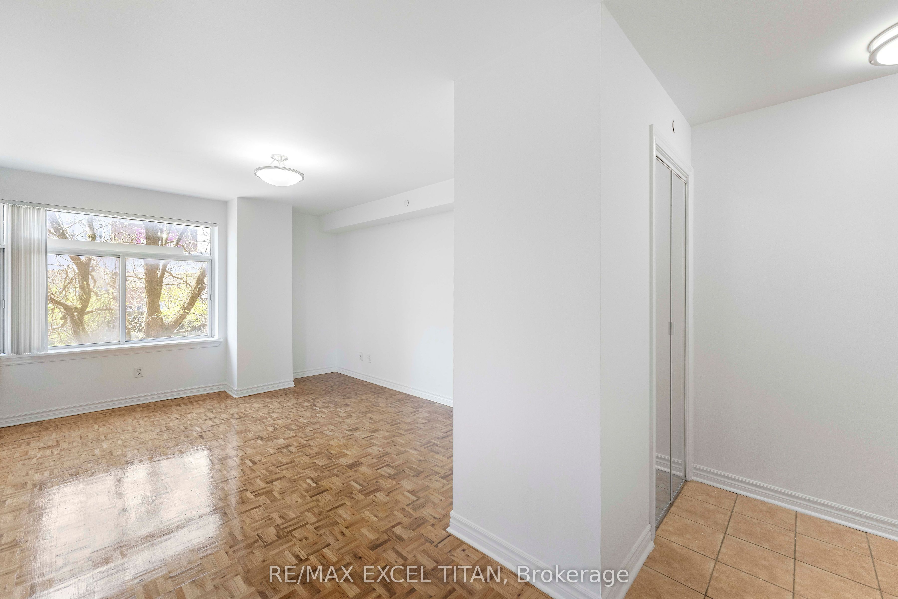 1407 Dupont Street 506, Toronto, ON M6H 2B1 photo 2