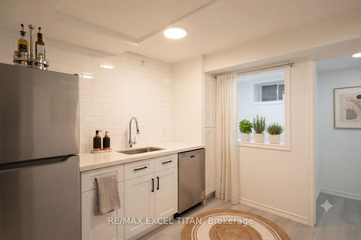 2255 Weston Road 601, Toronto, ON M9N 1Y5 photo 4