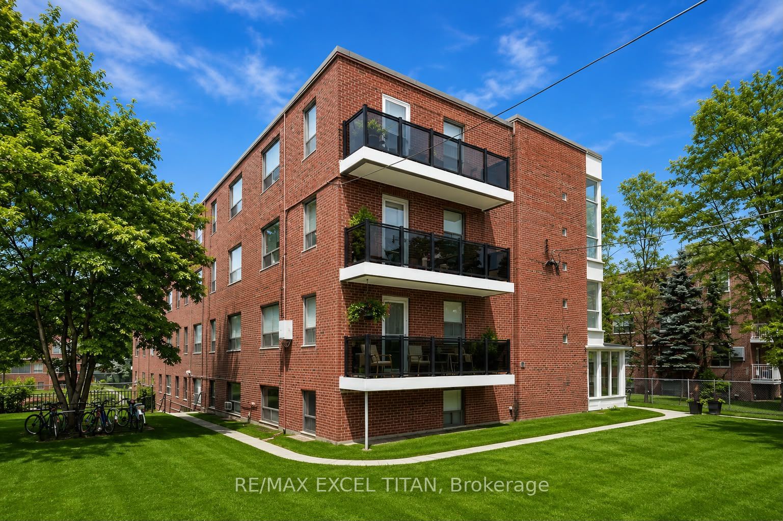 4 Hill Heights Road 108, Toronto, ON M8Y 1Z1
