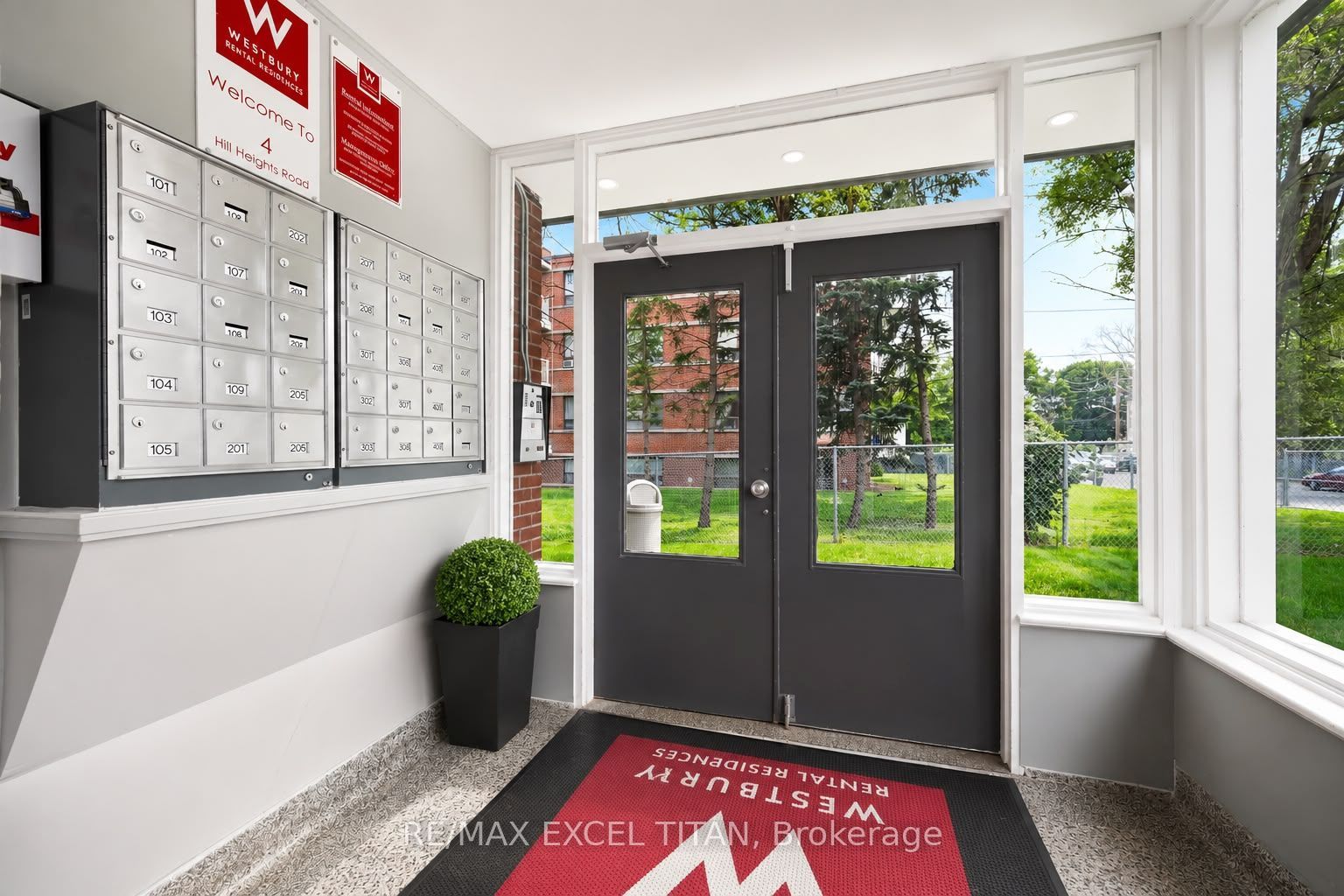 4 Hill Heights Road 108, Toronto, ON M8Y 1Z1 photo 3