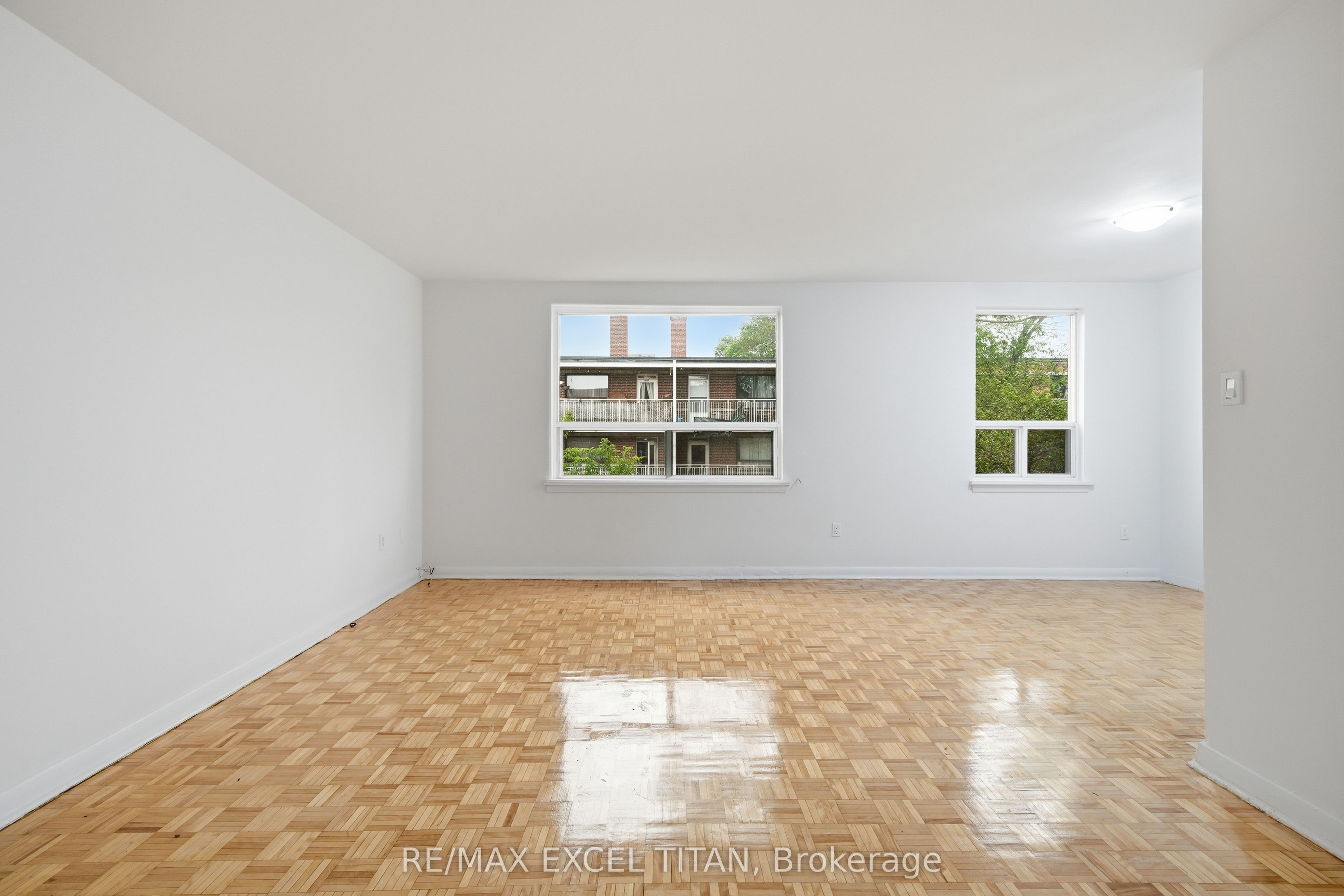 4 Hill Heights Road 108, Toronto, ON M8Y 1Z1 photo 4