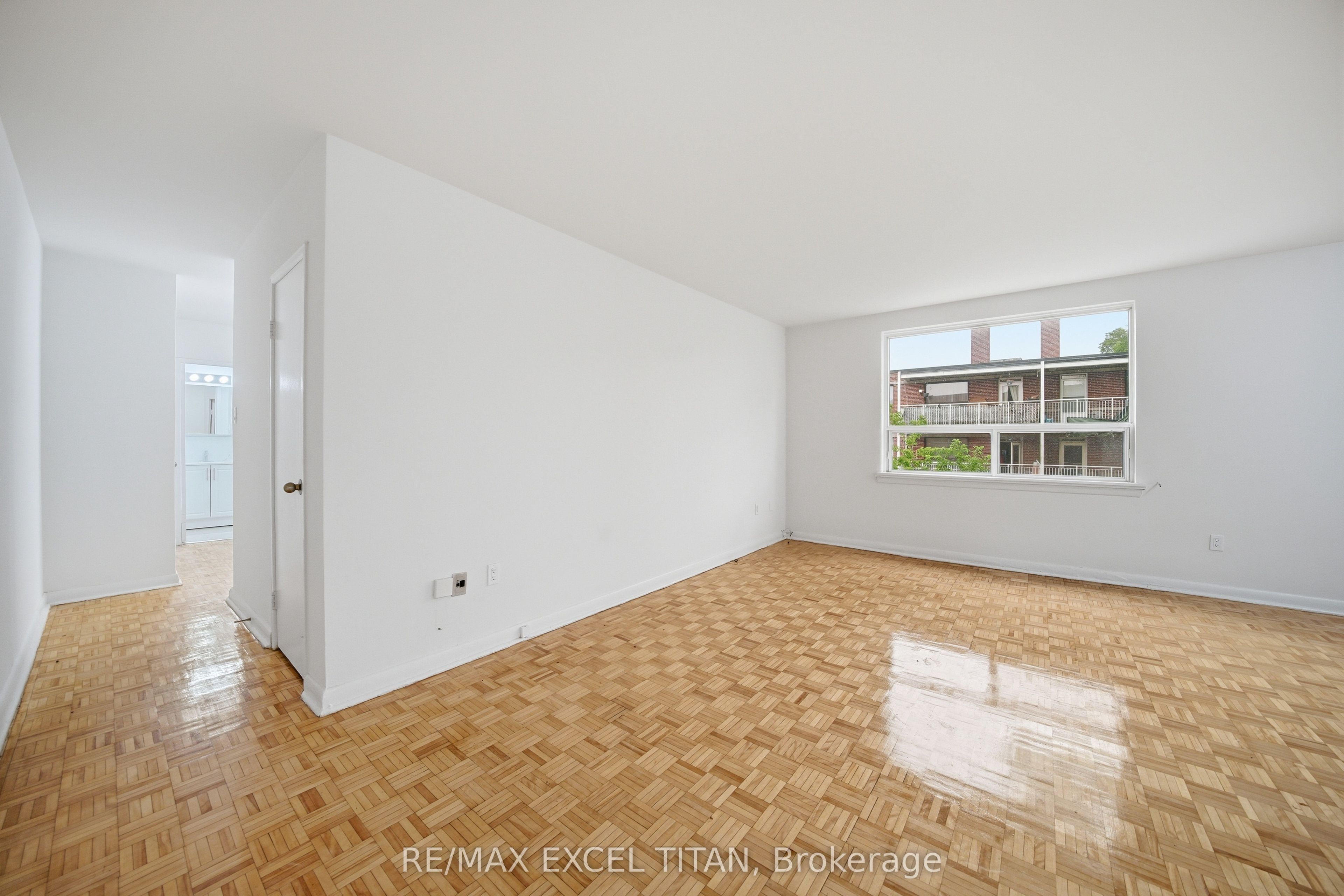 4 Hill Heights Road 108, Toronto, ON M8Y 1Z1 photo 5