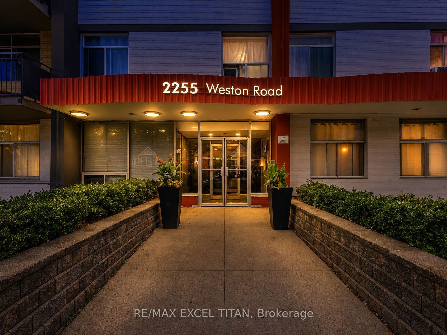 2255 Weston Road 802, Toronto, ON M9N 1Y5