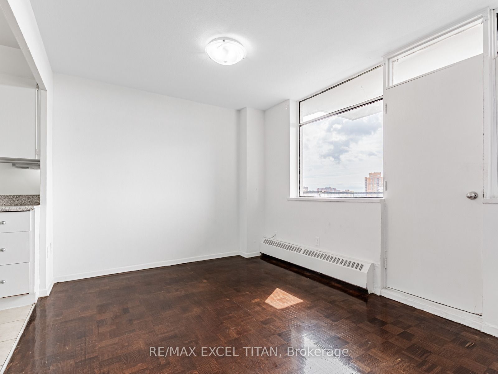 2255 Weston Road 802, Toronto, ON M9N 1Y5 photo 5