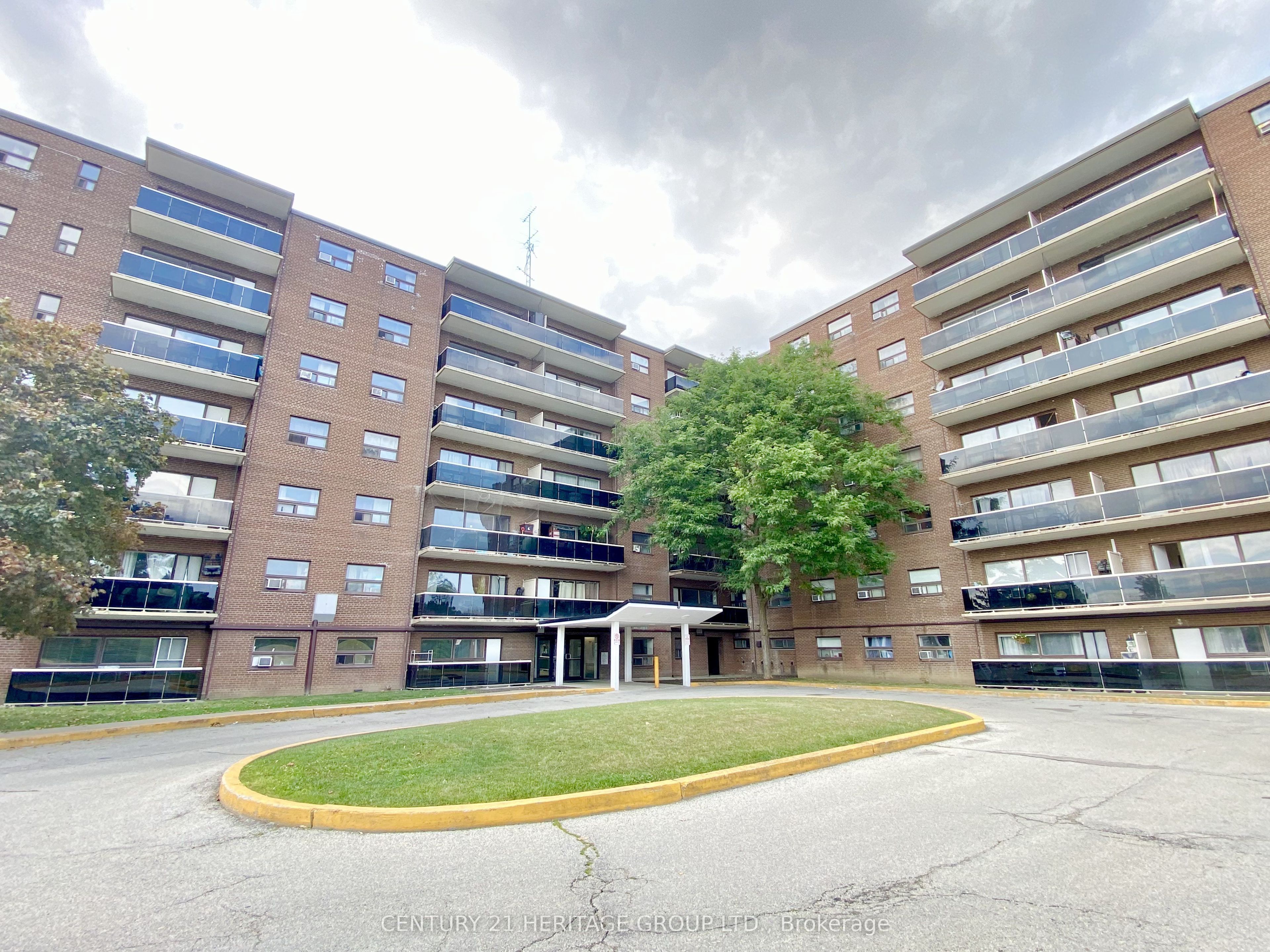 10 Garfella Drive 401, Toronto, ON M9V 2E9