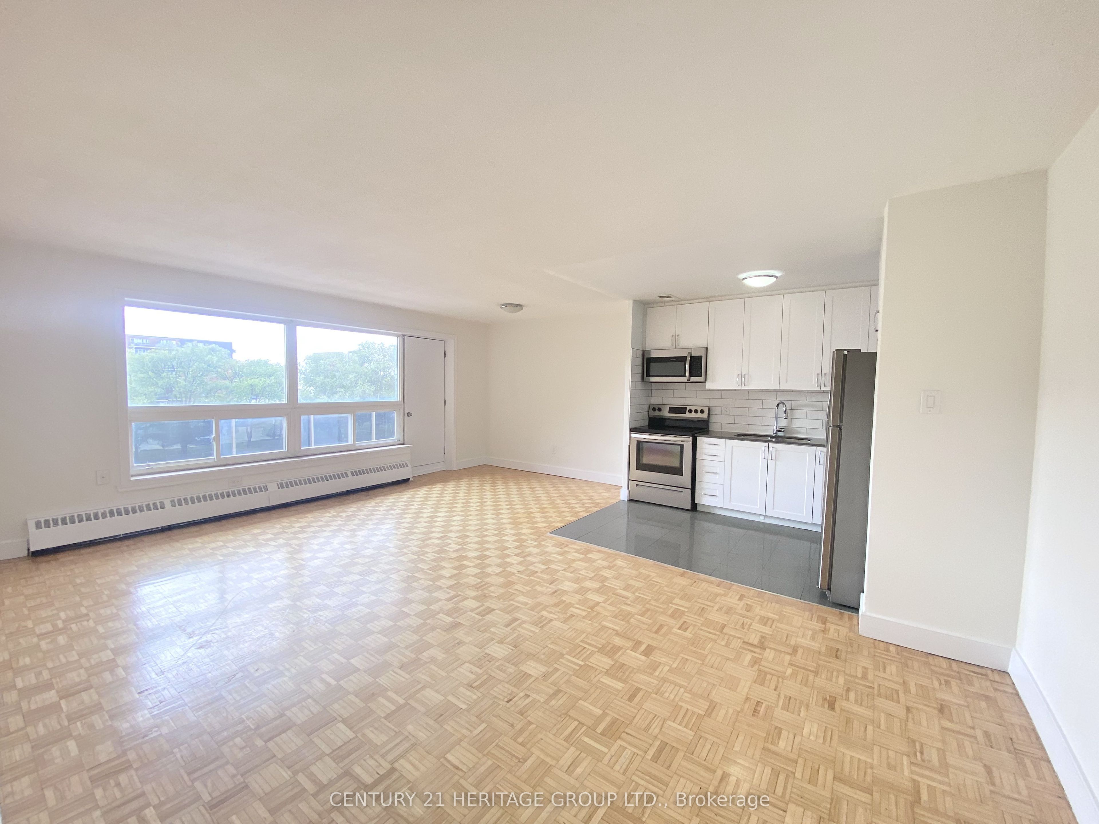 10 Garfella Drive 401, Toronto, ON M9V 2E9 photo 2