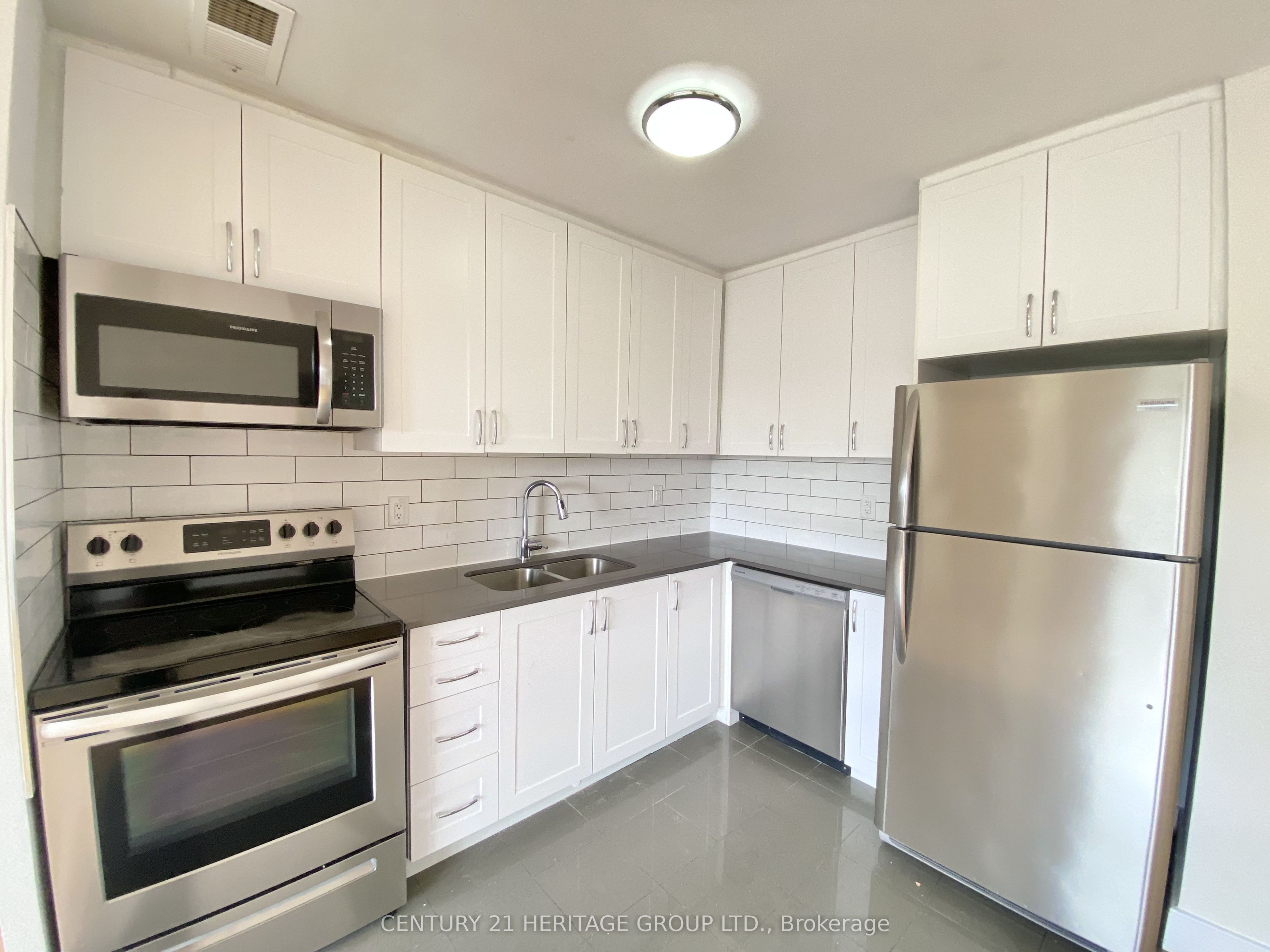 10 Garfella Drive 401, Toronto, ON M9V 2E9 photo 3