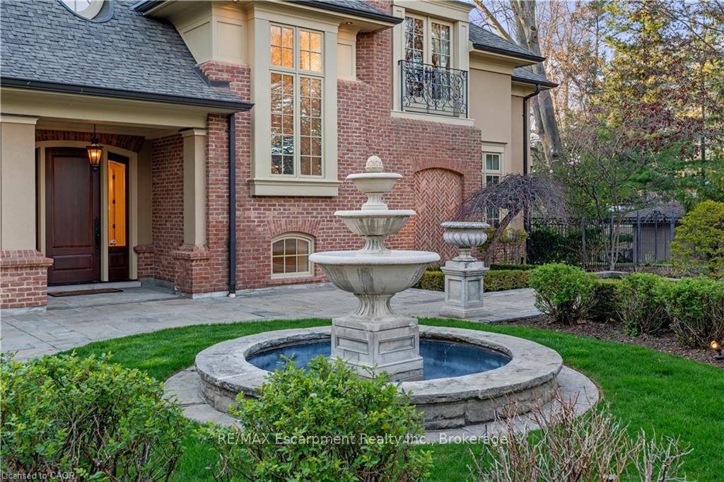 1081 Argyle Drive, Oakville, ON L6J 1A9 photo 2