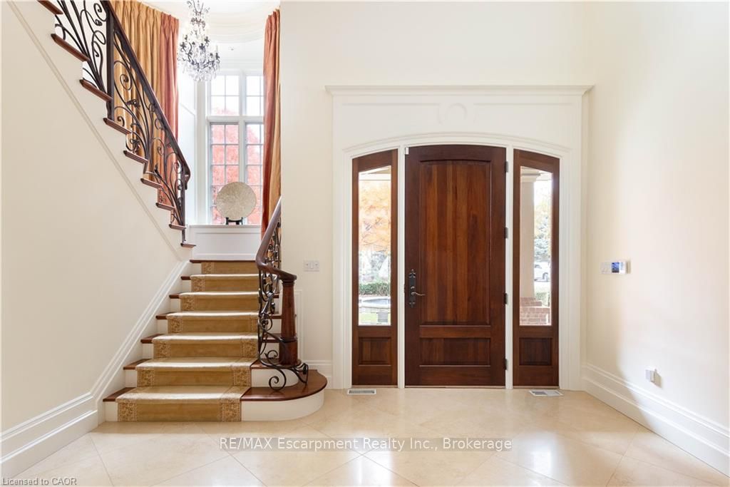 1081 Argyle Drive, Oakville, ON L6J 1A9 photo 3