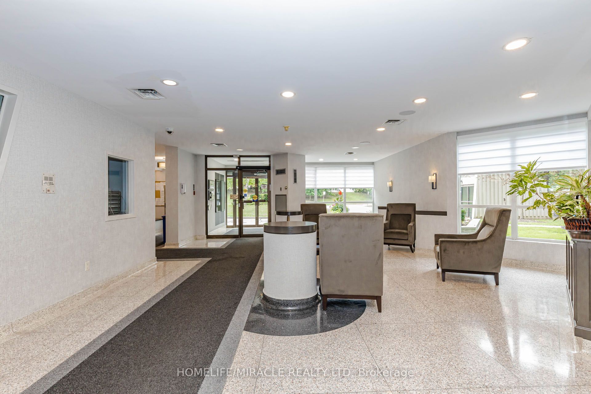 12 Laurelcrest Street 804, Brampton, ON L6S 5Y4 photo 3