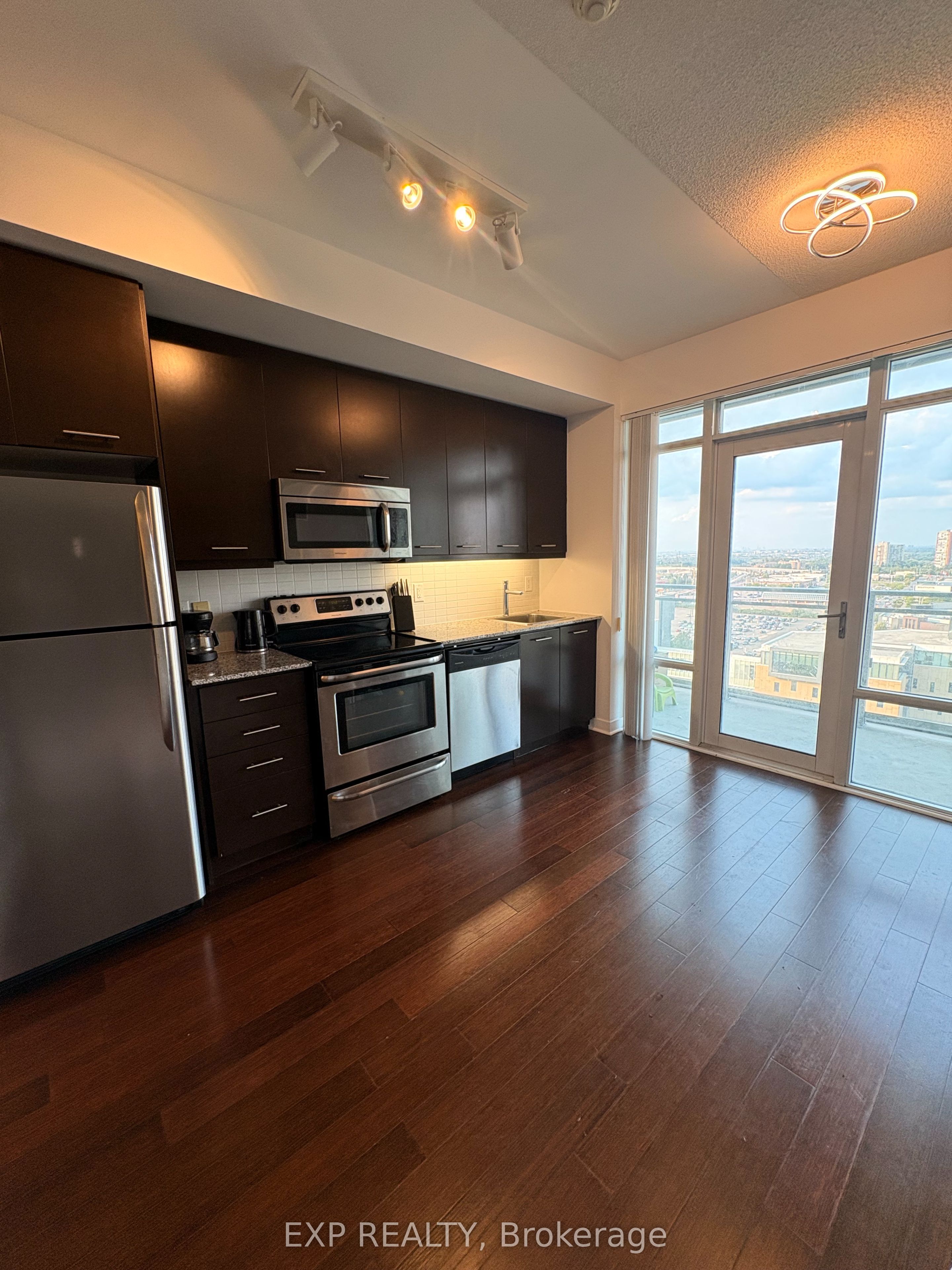 360 Square One Drive 1401, Mississauga, ON L5B 0G7 photo 4