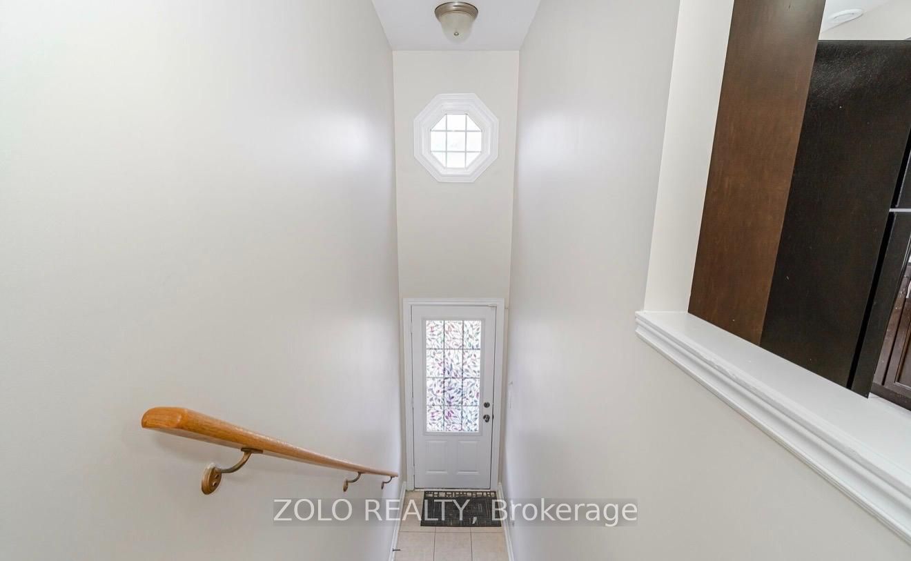 4 Soldier Street, Brampton, ON L7A 4B6 photo 2