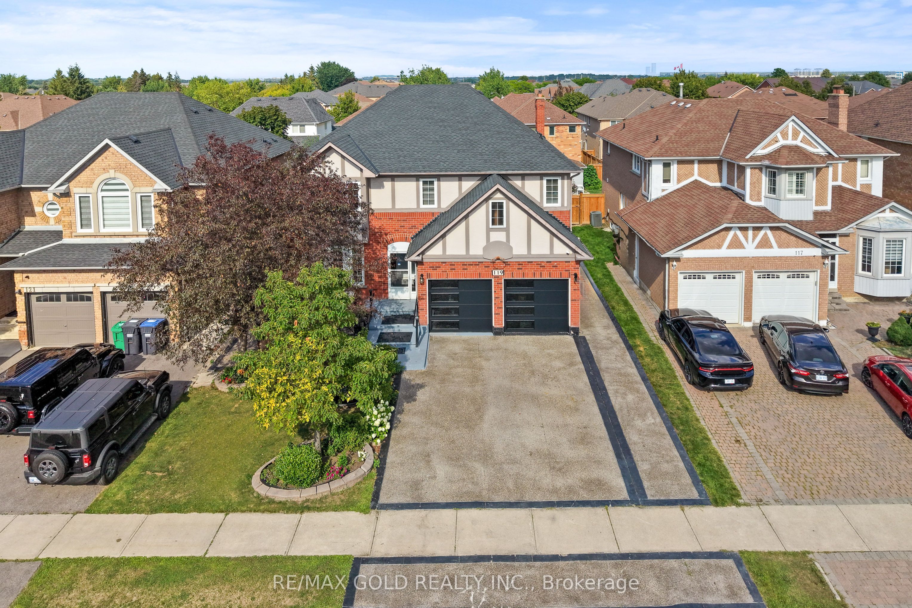 119 Mountainash Road, Brampton, ON L6R 1H8 photo 2