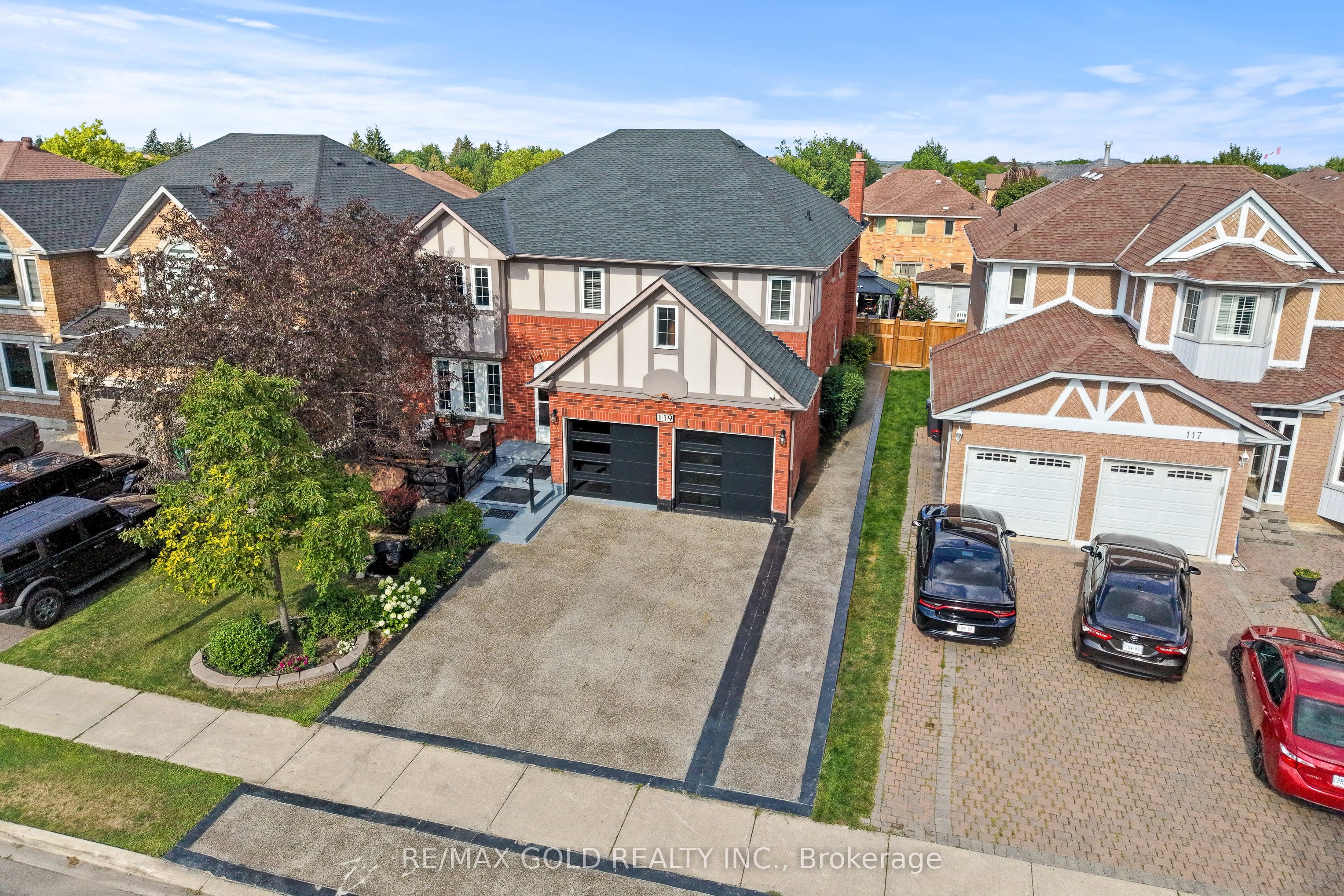 119 Mountainash Road, Brampton, ON L6R 1H8 photo 3
