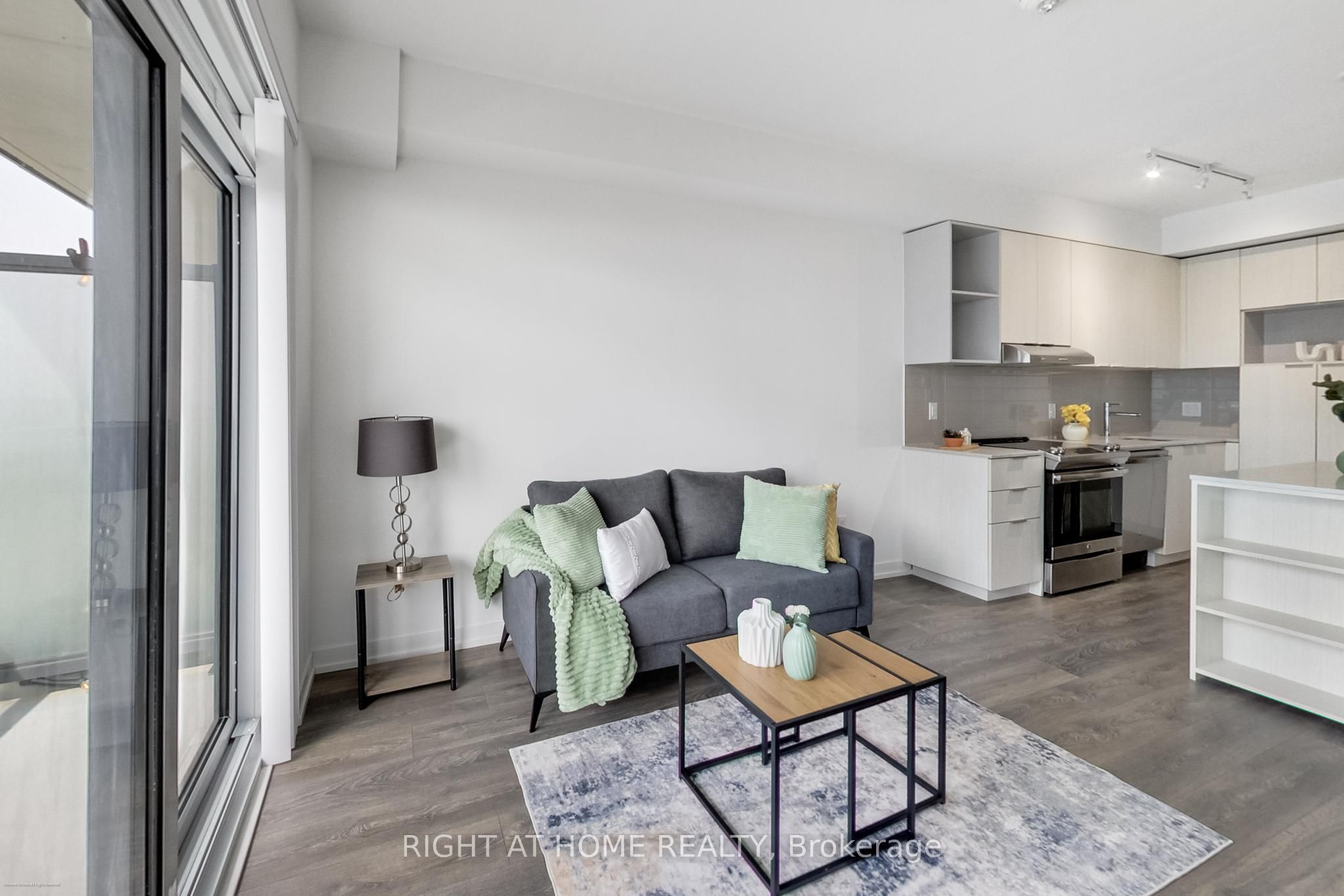2520 Eglinton Avenue W 1602, Mississauga, ON L5M 0Y4 photo 2