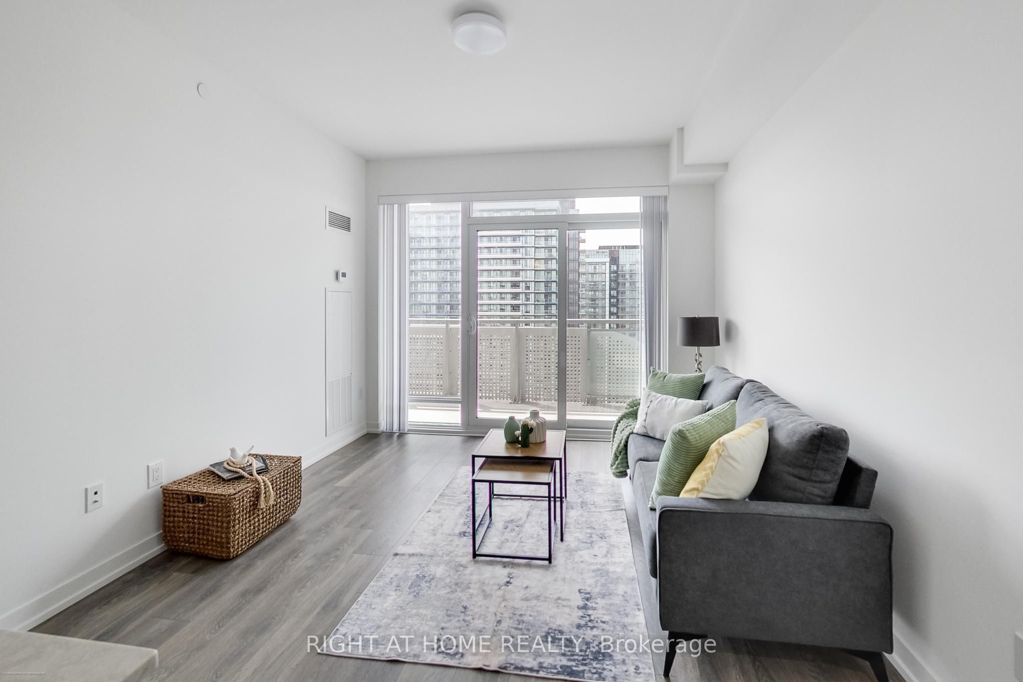 2520 Eglinton Avenue W 1602, Mississauga, ON L5M 0Y4 photo 4