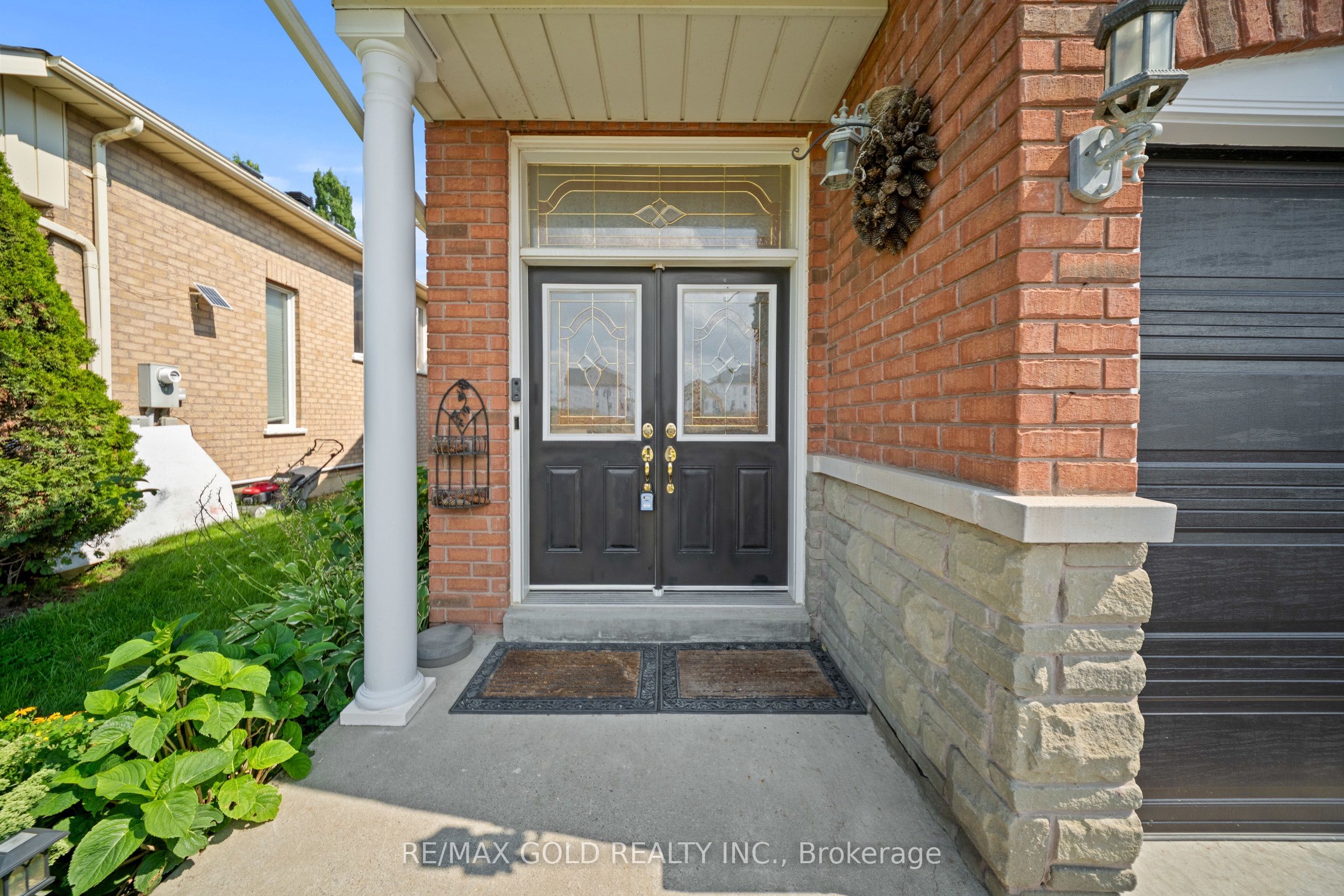 26 Highwood Road, Brampton, ON L6Z 4T7 photo 3