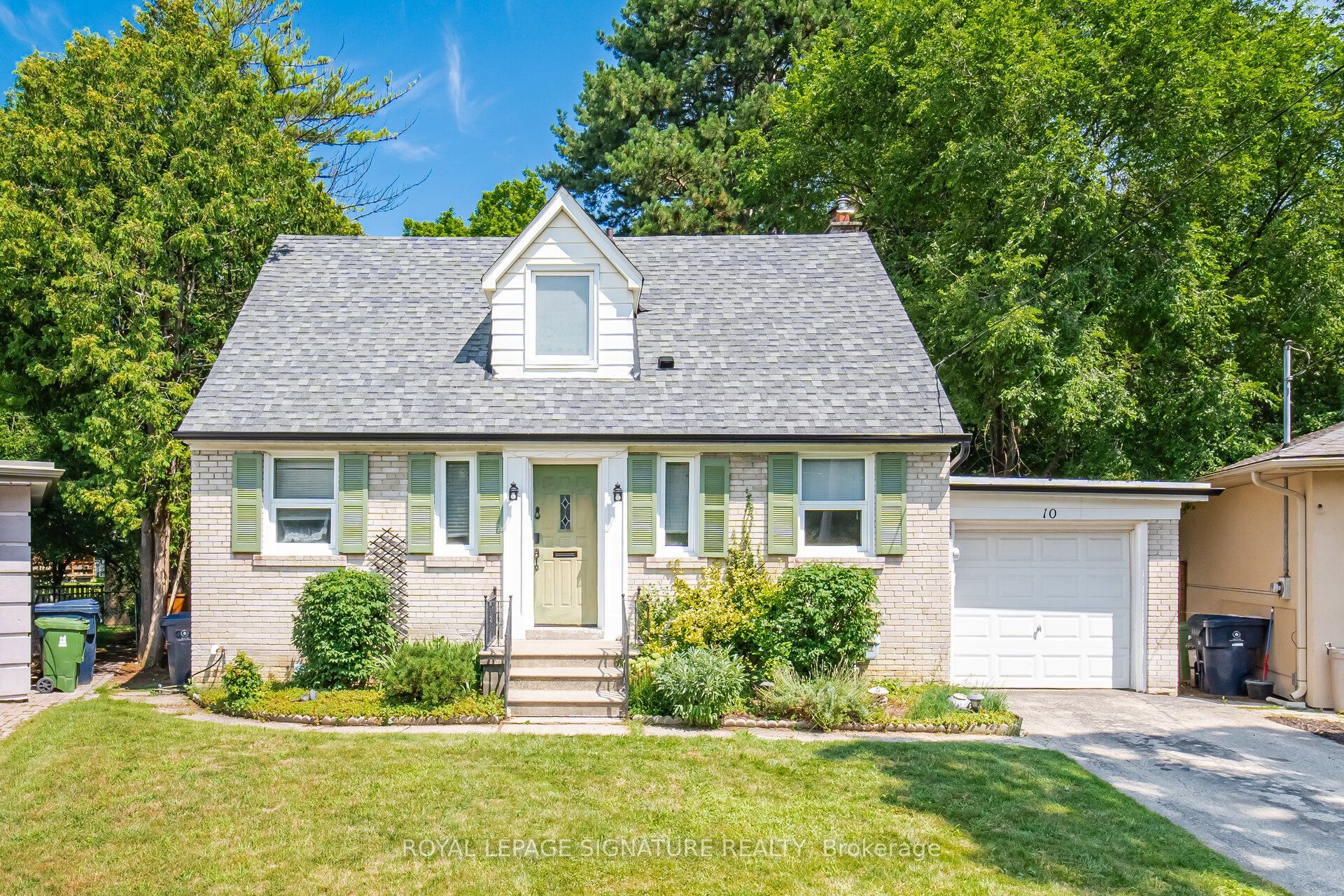 10 Elmview Court, Toronto, ON M9A 2T8