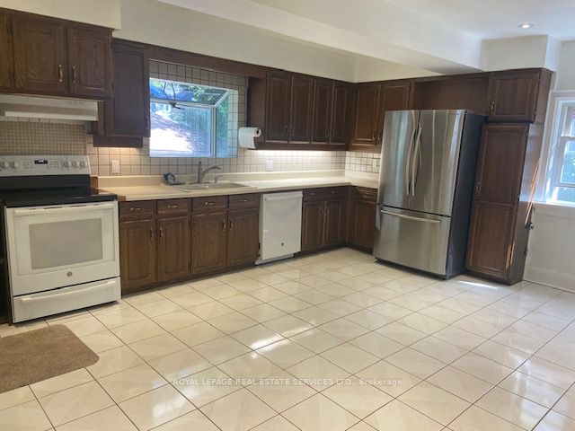 14 Birchview Boulevard, Toronto, ON M8X 1H5 photo 2