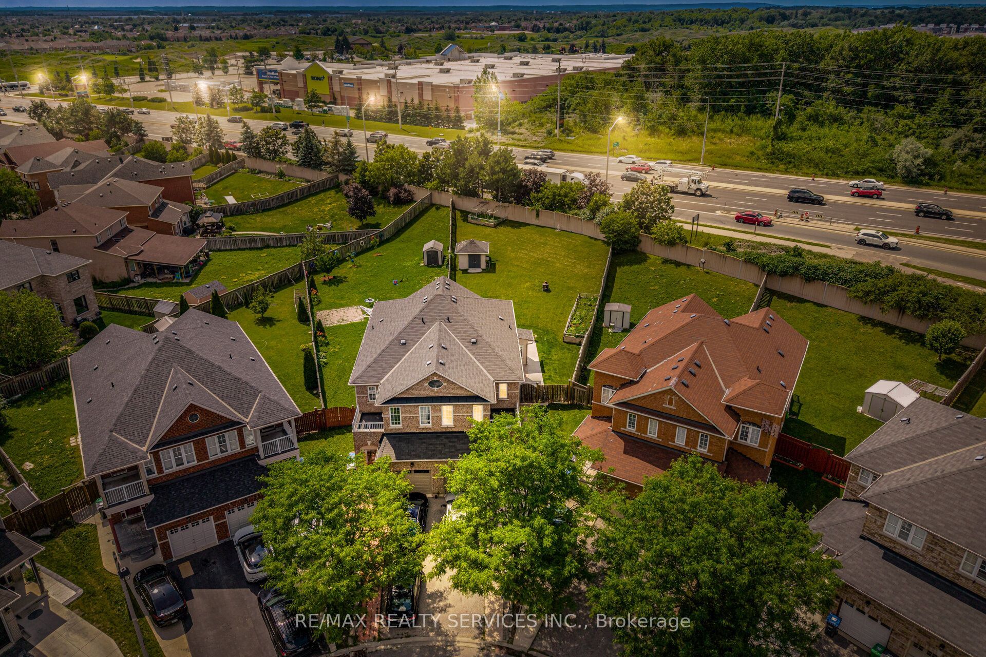 32 Deepcoral Court, Brampton, ON L6V 4P7