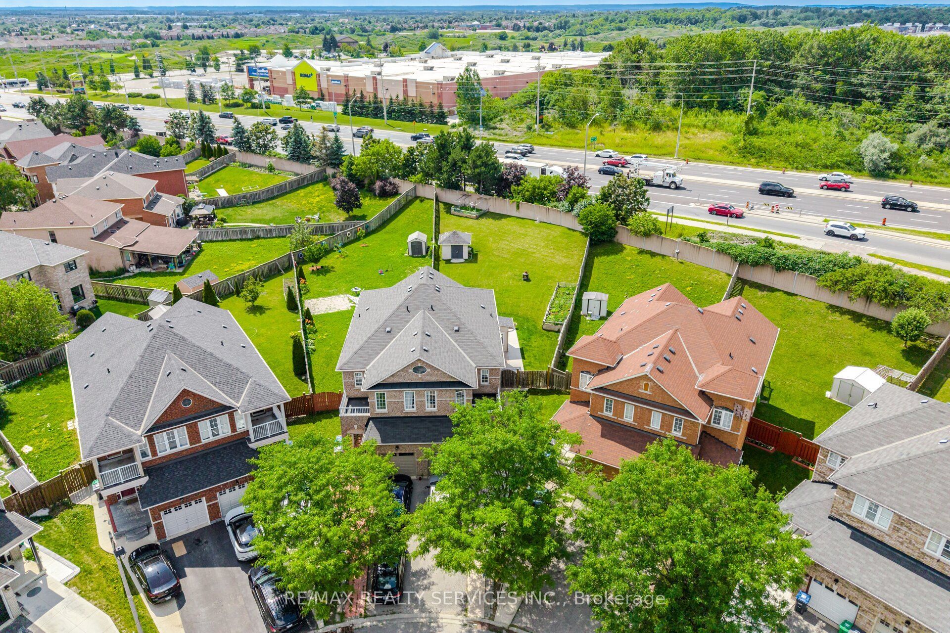 32 Deepcoral Court, Brampton, ON L6V 4P7 photo 3