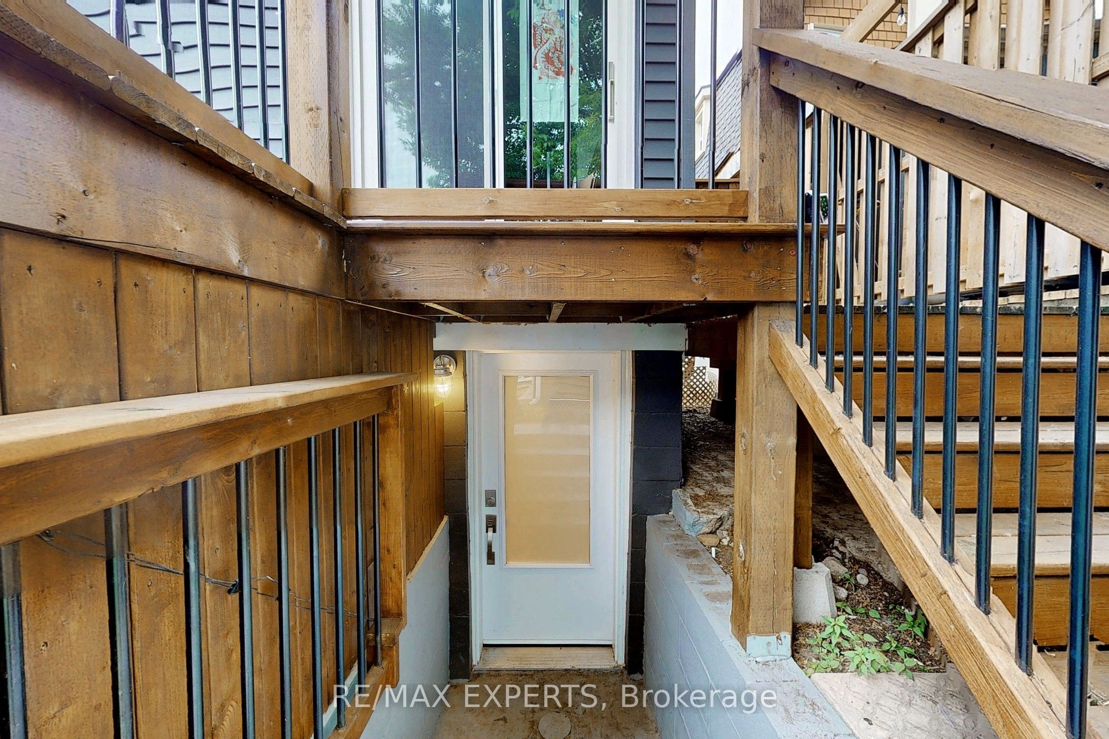 39 Norval Street Bsmt, Toronto, ON M6N 3Z1 photo 3