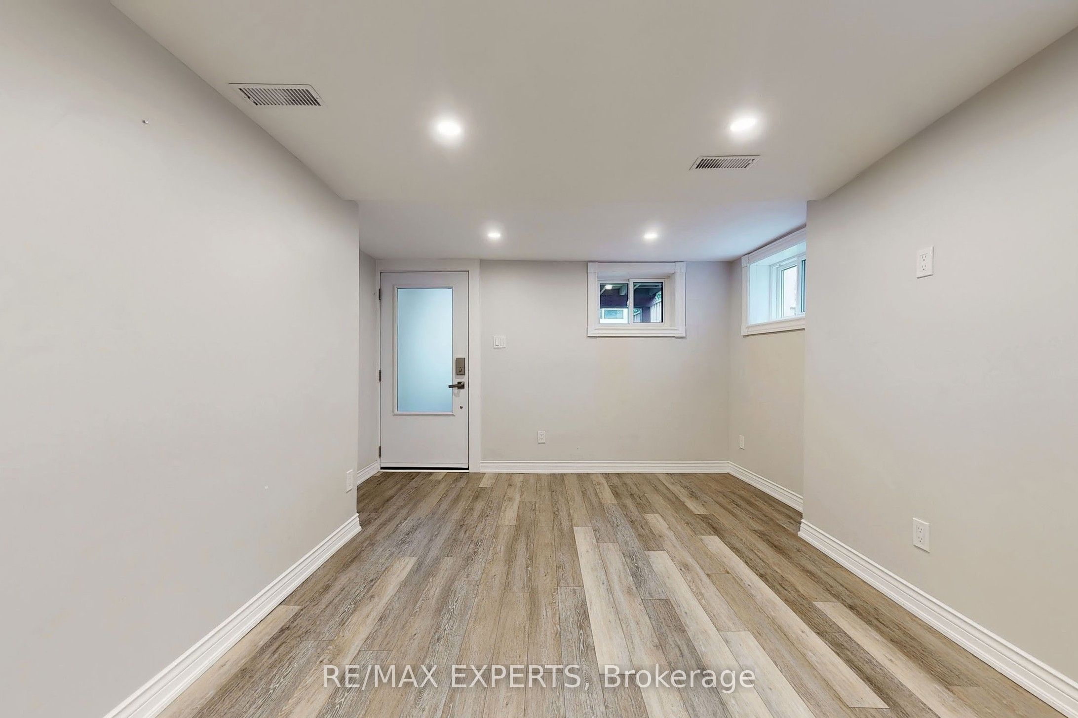 39 Norval Street Bsmt, Toronto, ON M6N 3Z1 photo 5
