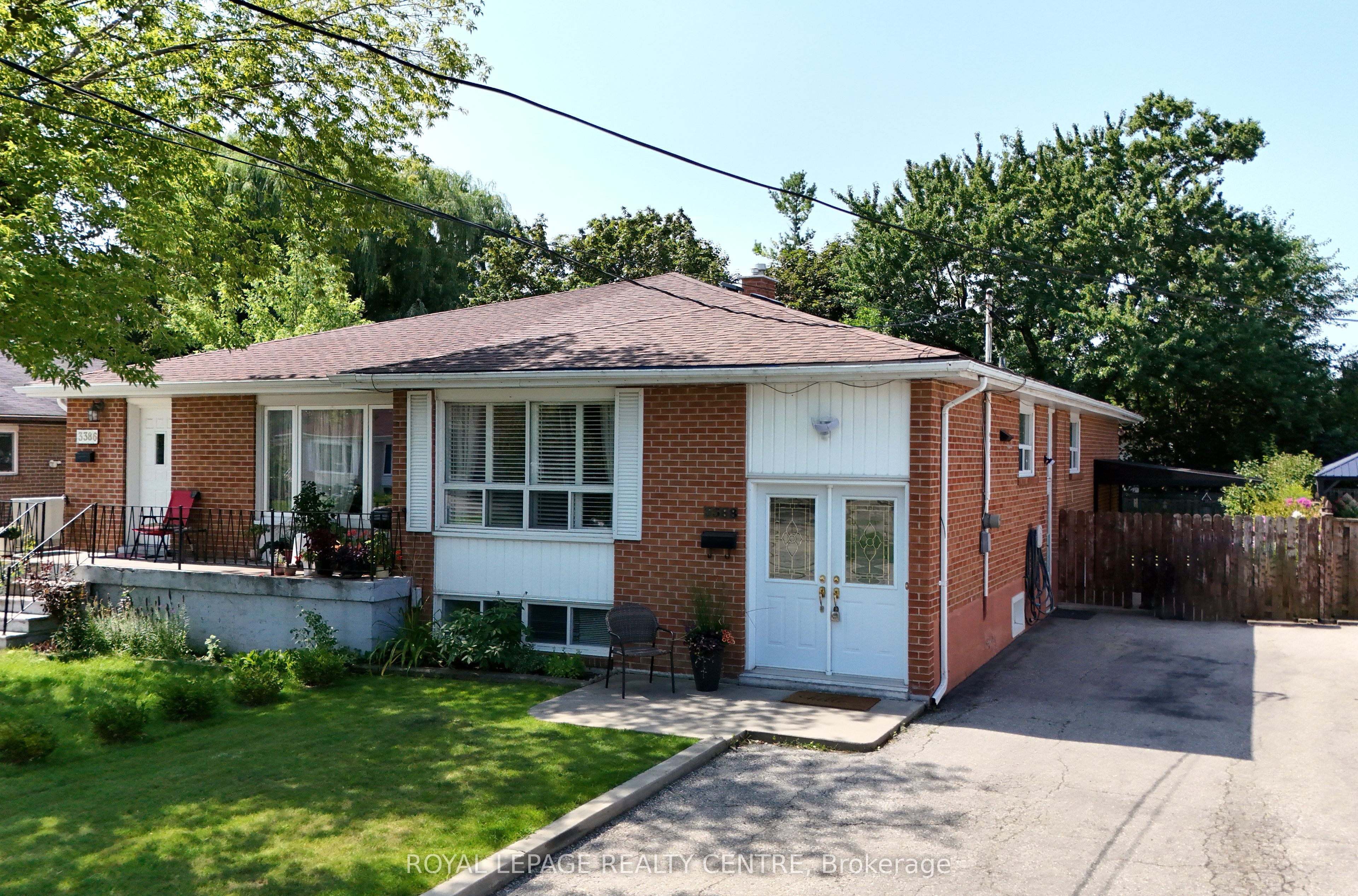 3388 Fellmore Drive, Mississauga, ON L5C 2E2