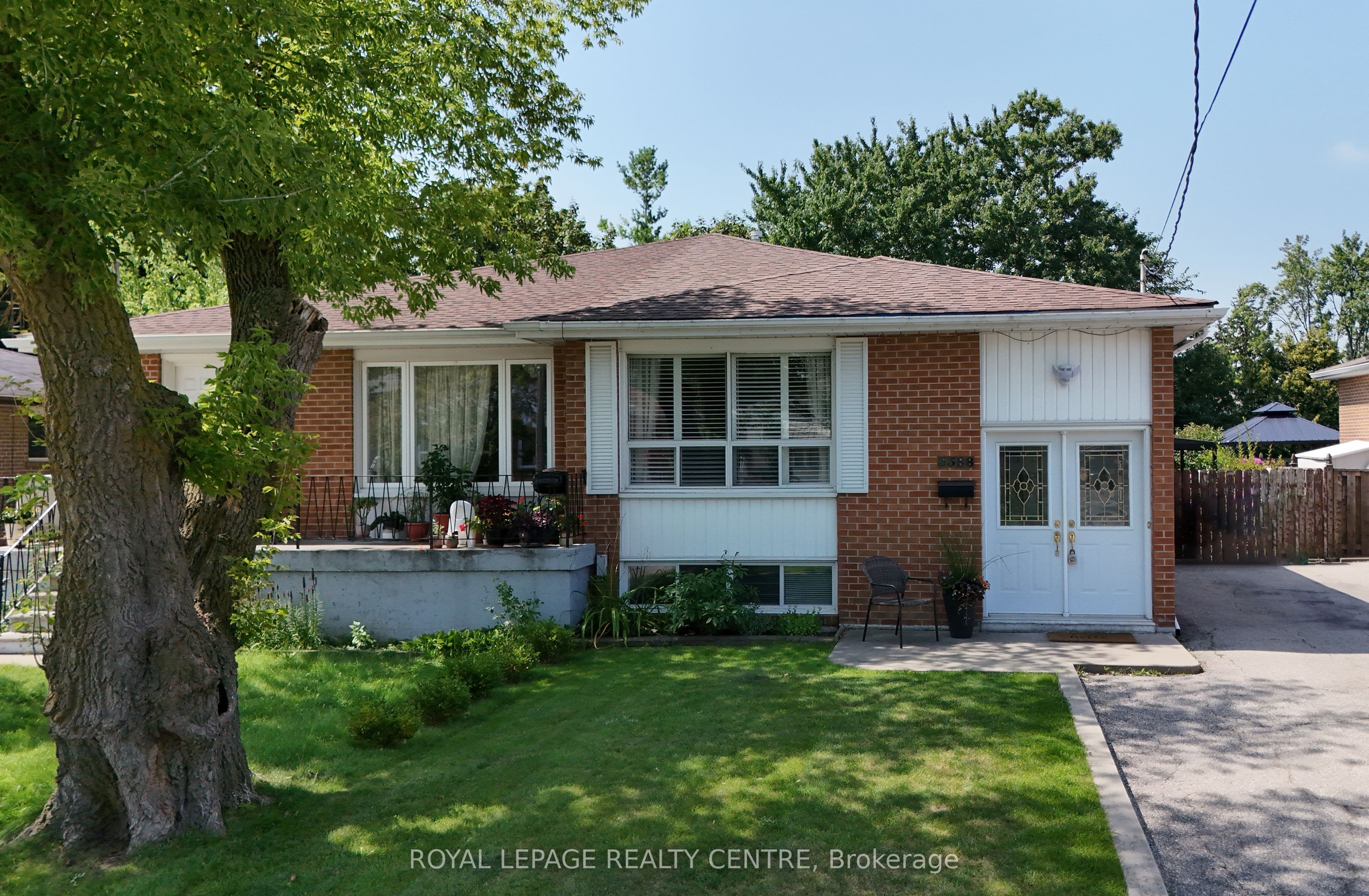 3388 Fellmore Drive, Mississauga, ON L5C 2E2 photo 4