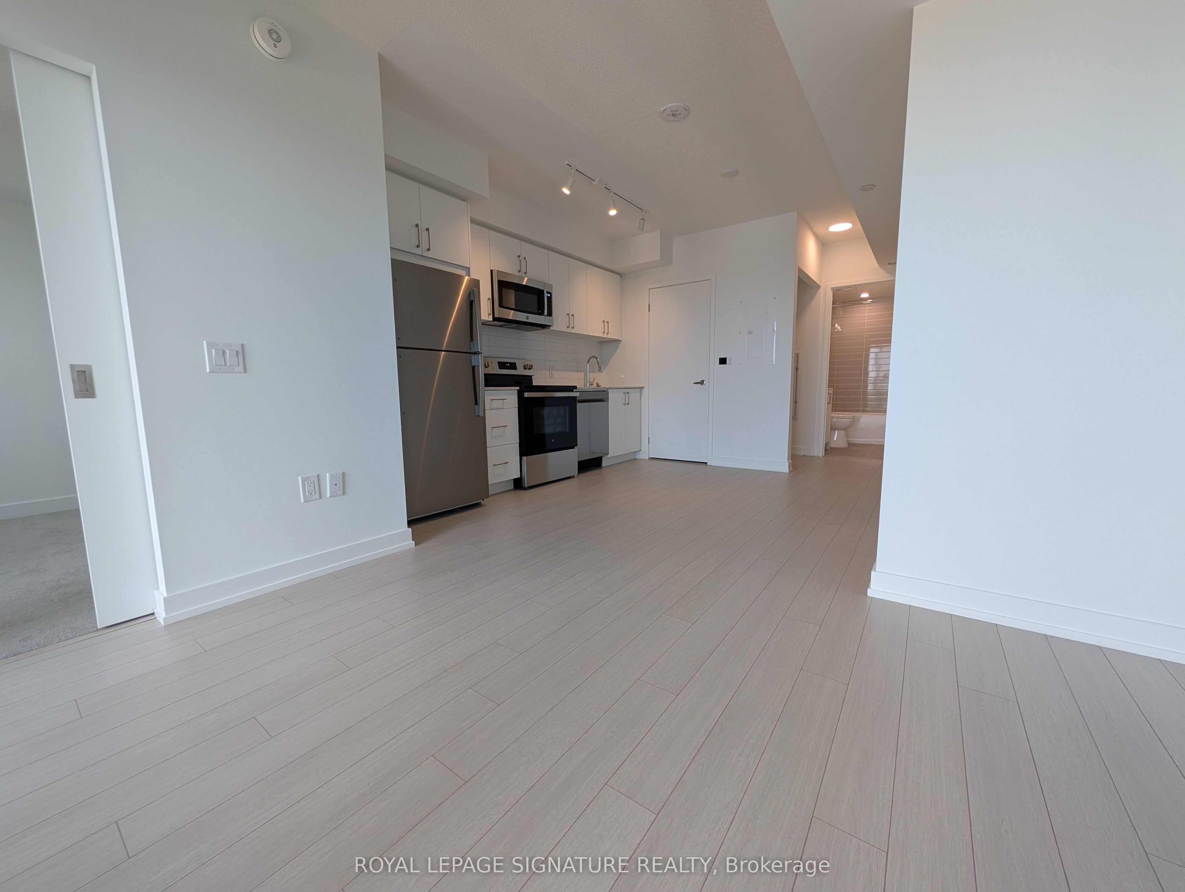 4010 Eglinton Avenue 1320, Toronto, ON M9A 4M2 photo 4