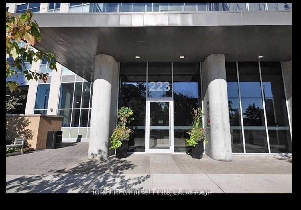 223 Webb Drive, Mississauga, ON L5B 0E8