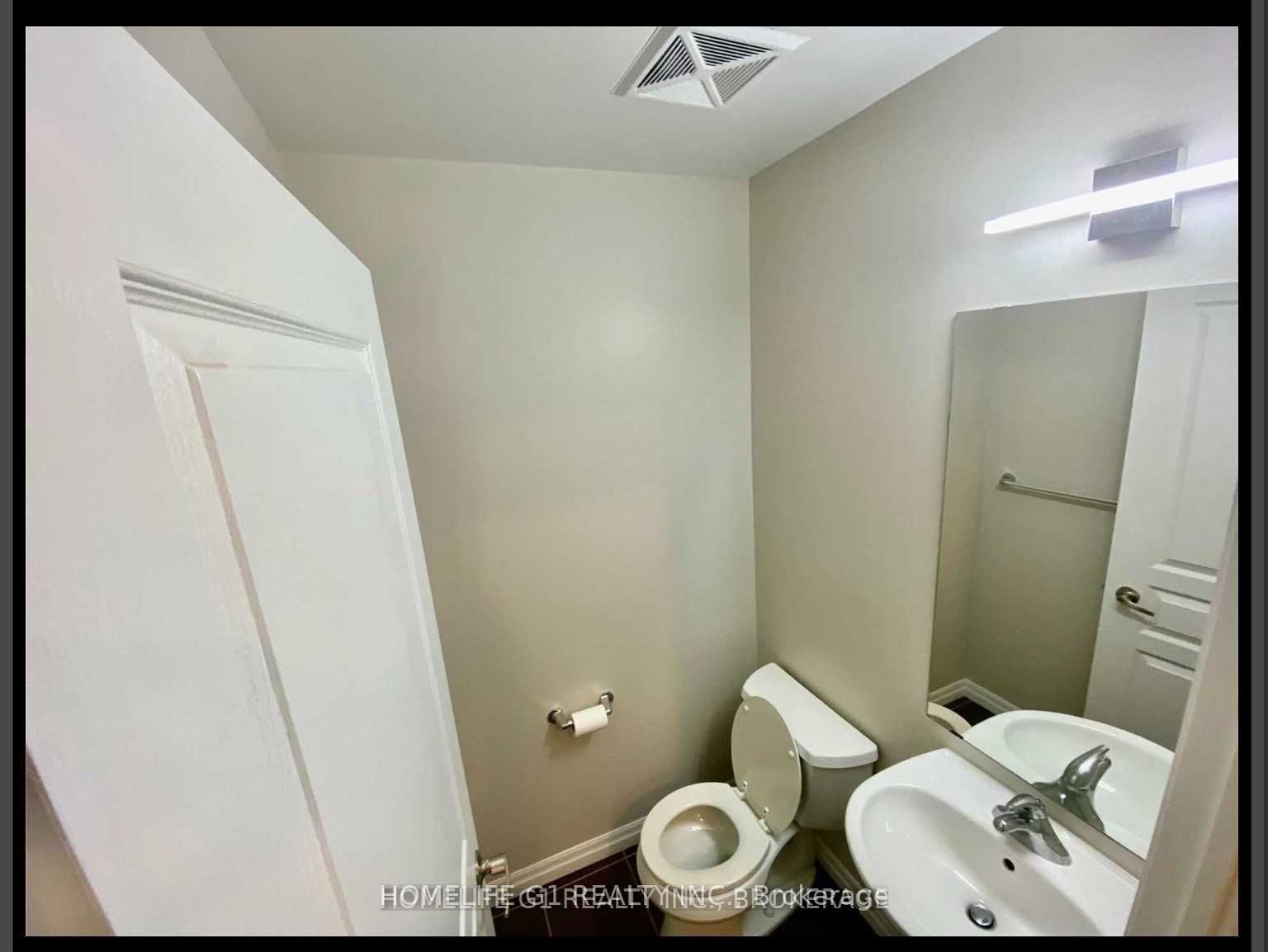 223 Webb Drive, Mississauga, ON L5B 0E8 photo 4