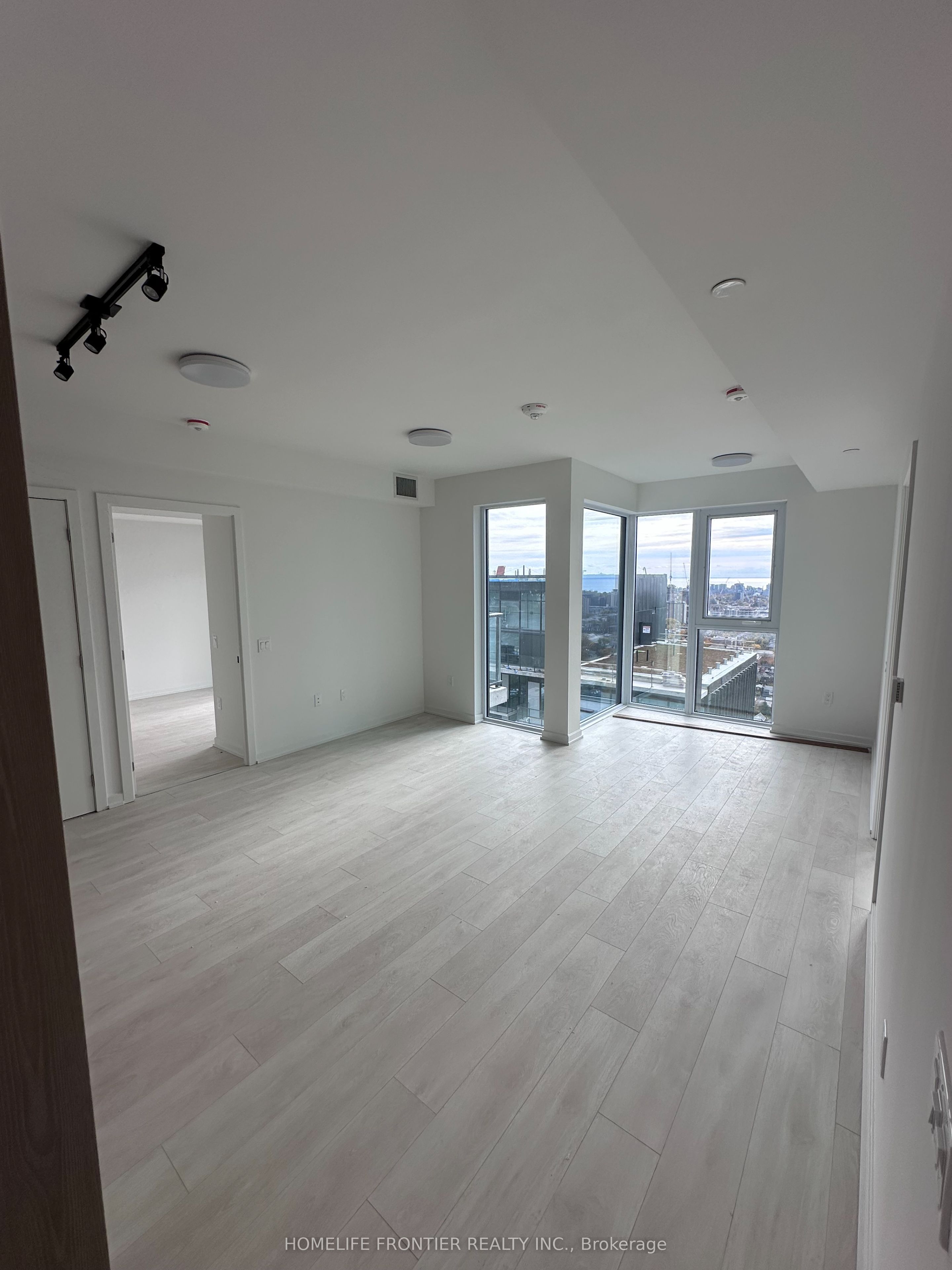 1285 Dupont Street 2701, Toronto, ON M6H 2A6 photo 3