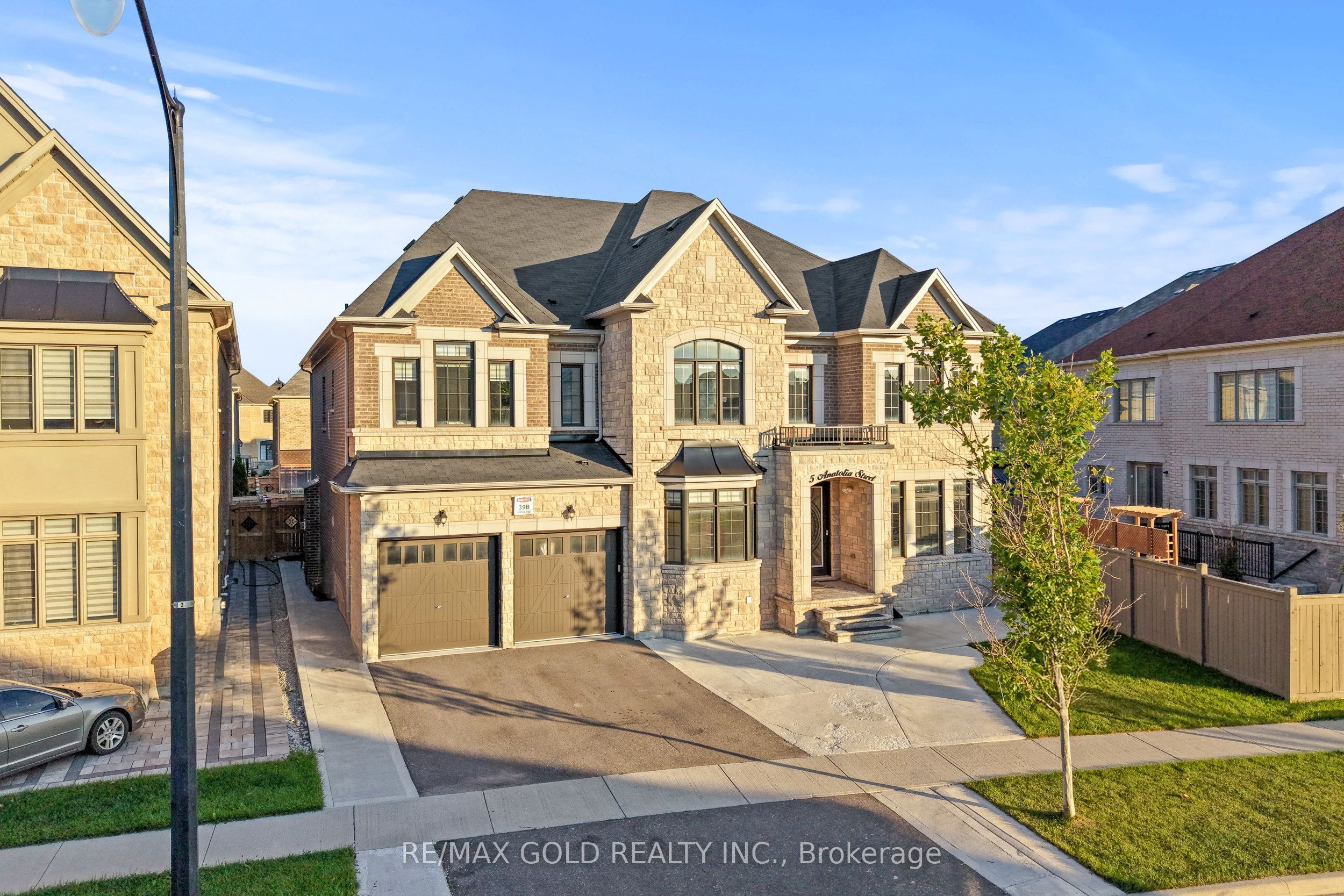 5 Anatolia Street, Brampton, ON L6P 4L3 photo 2