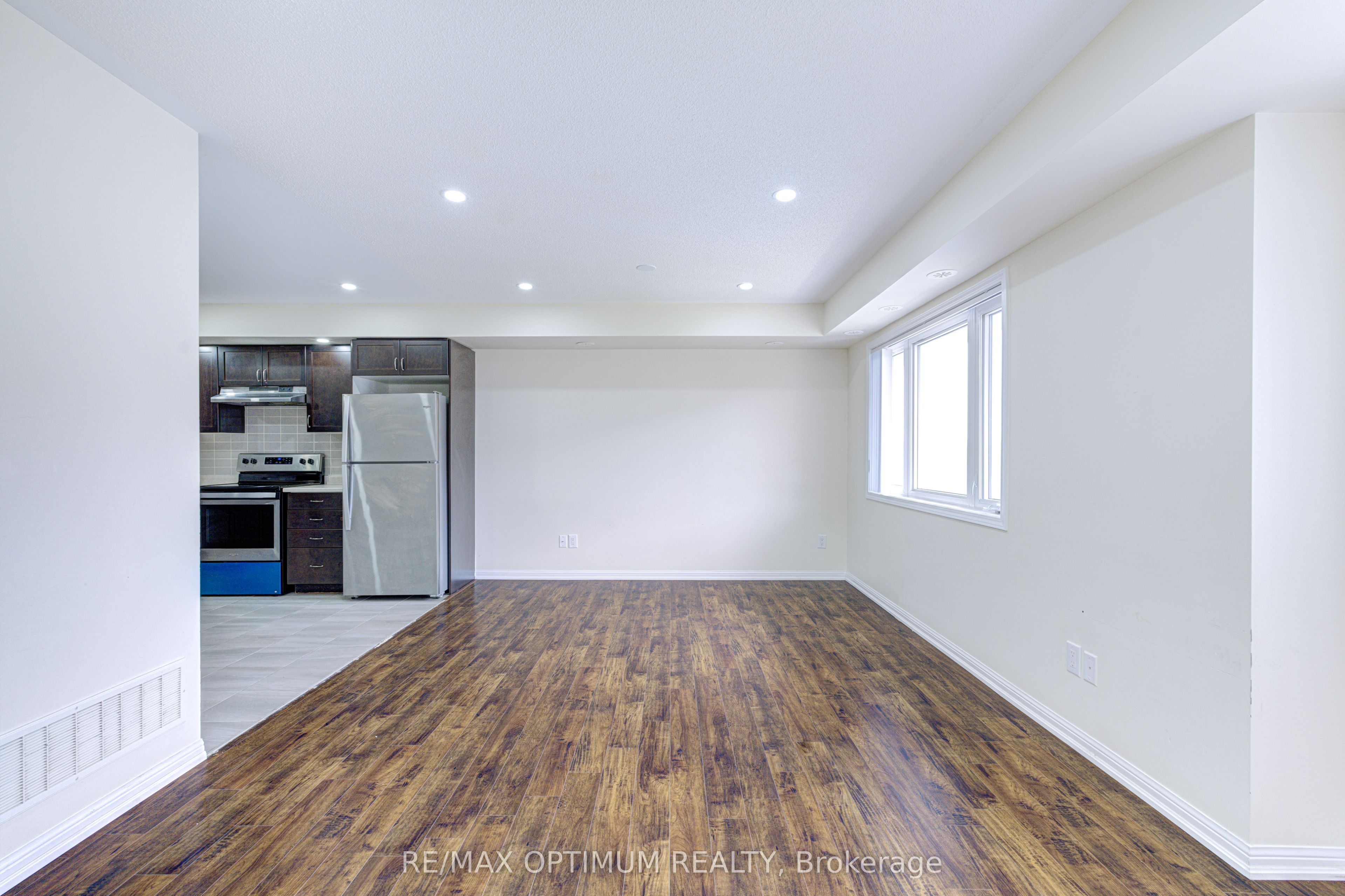 250 Sunny Meadow Boulevard 307, Brampton, ON L6R 3Y6 photo 3