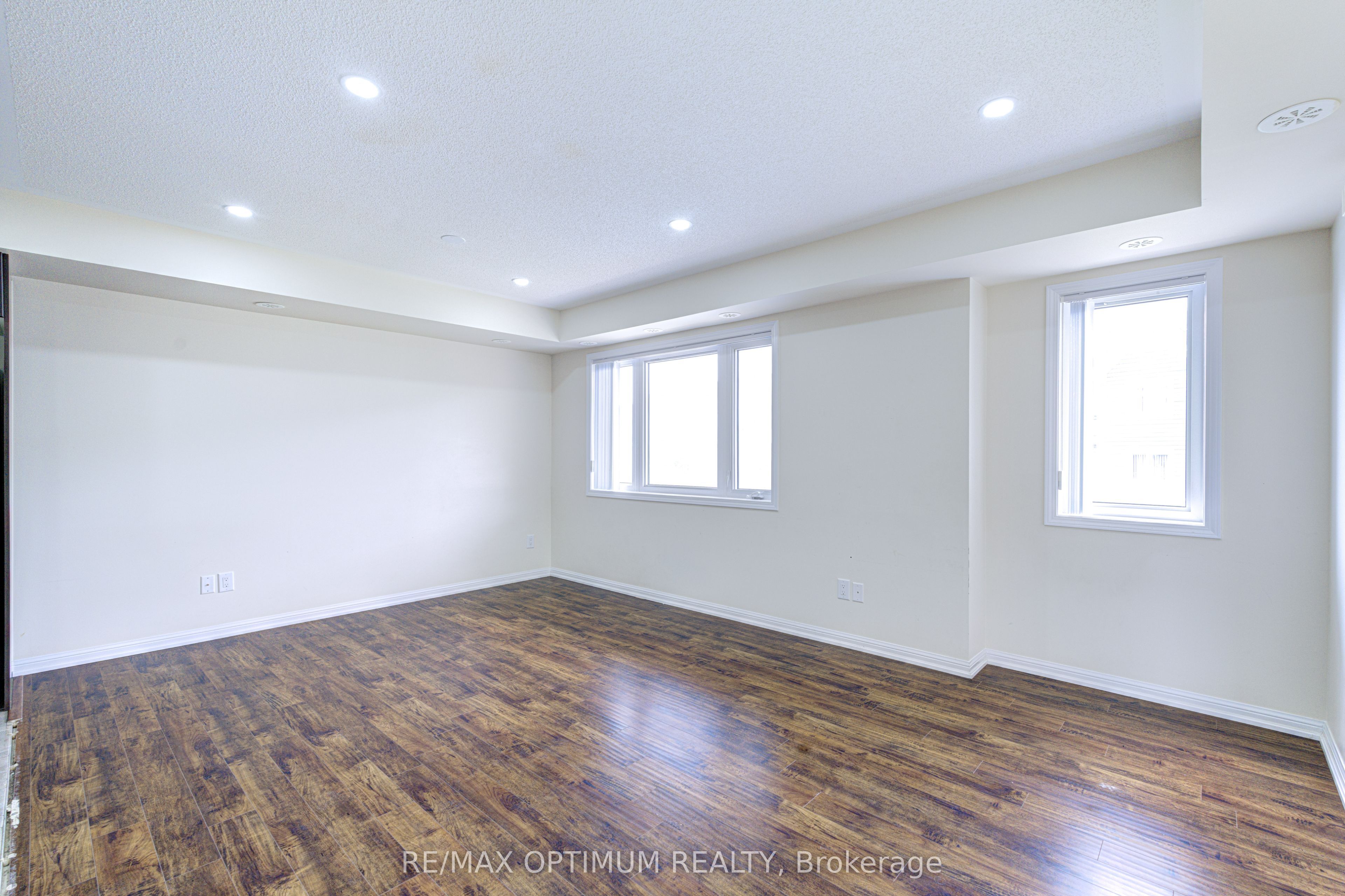 250 Sunny Meadow Boulevard 307, Brampton, ON L6R 3Y6 photo 4
