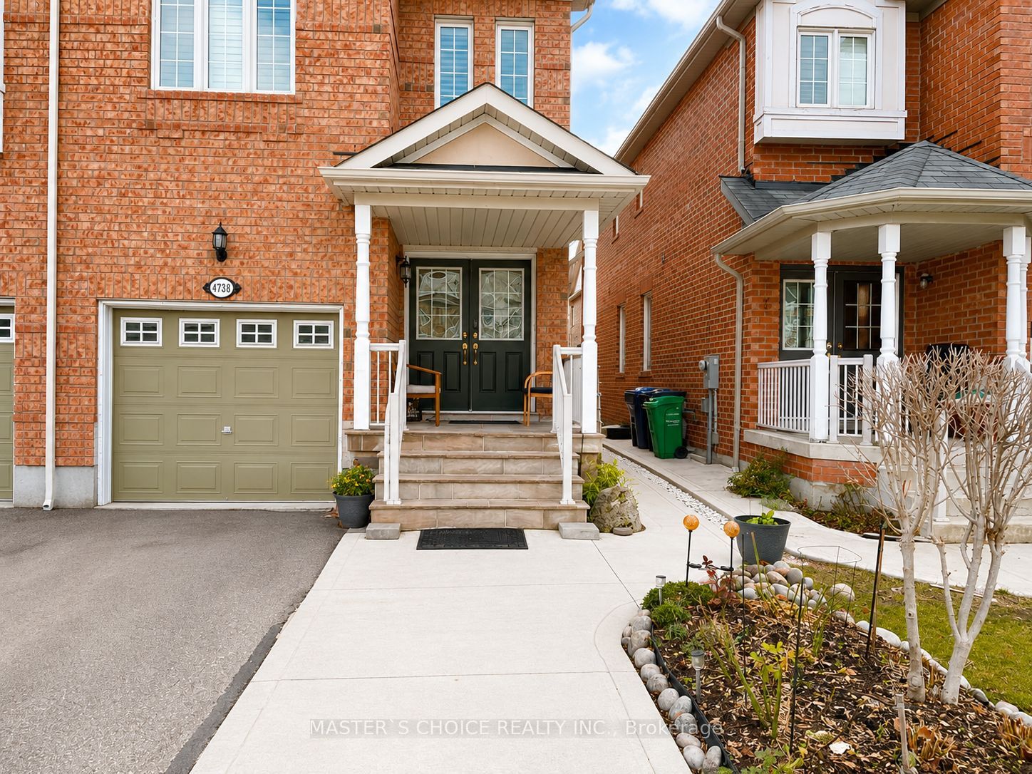 4738 Alana Glen Drive, Mississauga, ON L5C 0C3 photo 2