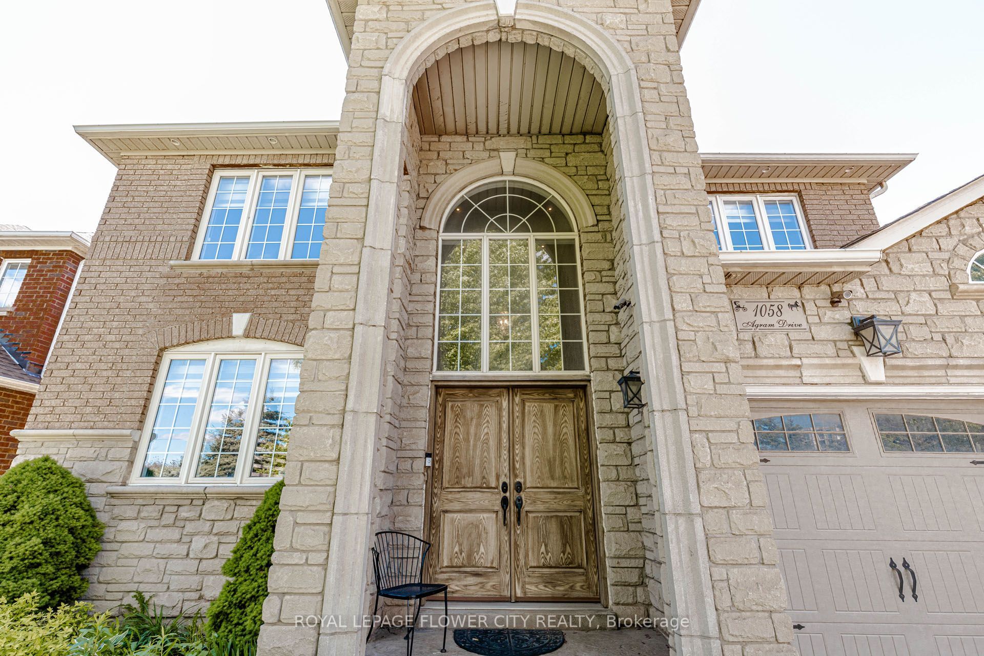 1058 Agram Drive, Oakville, ON L6H 7L6 photo 3