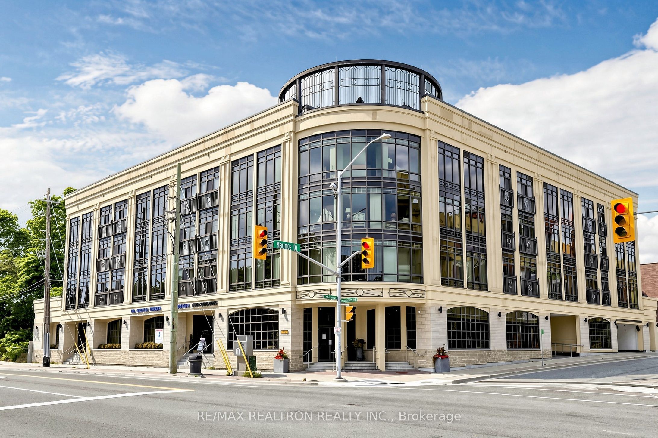 205 Lakeshore Road W 201, Oakville, ON L6K 0H8 photo 2
