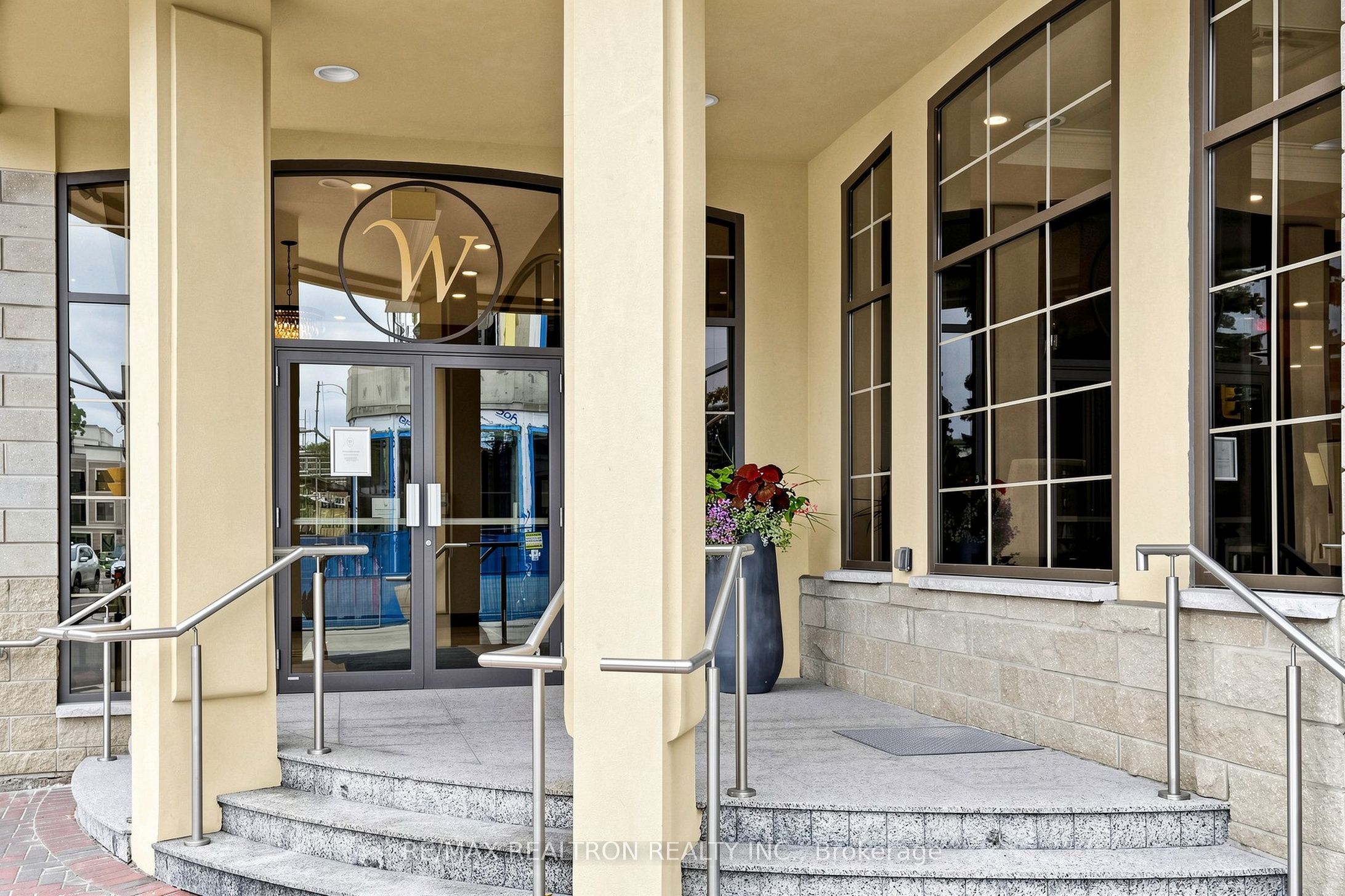 205 Lakeshore Road W 201, Oakville, ON L6K 0H8 photo 3