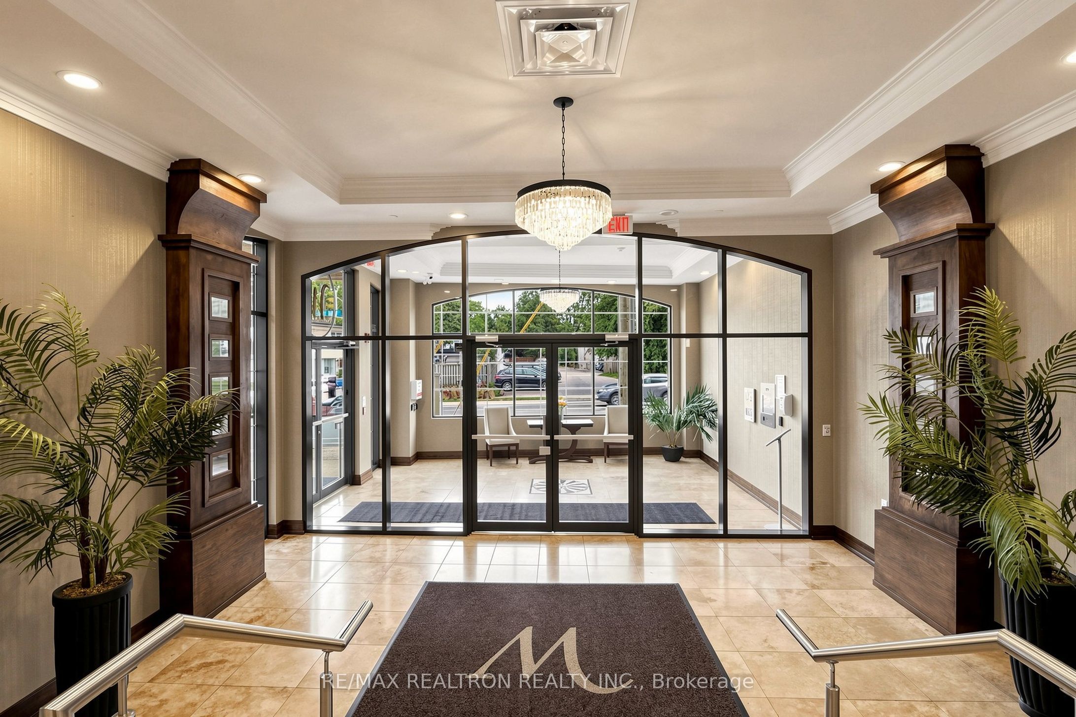 205 Lakeshore Road W 201, Oakville, ON L6K 0H8 photo 4