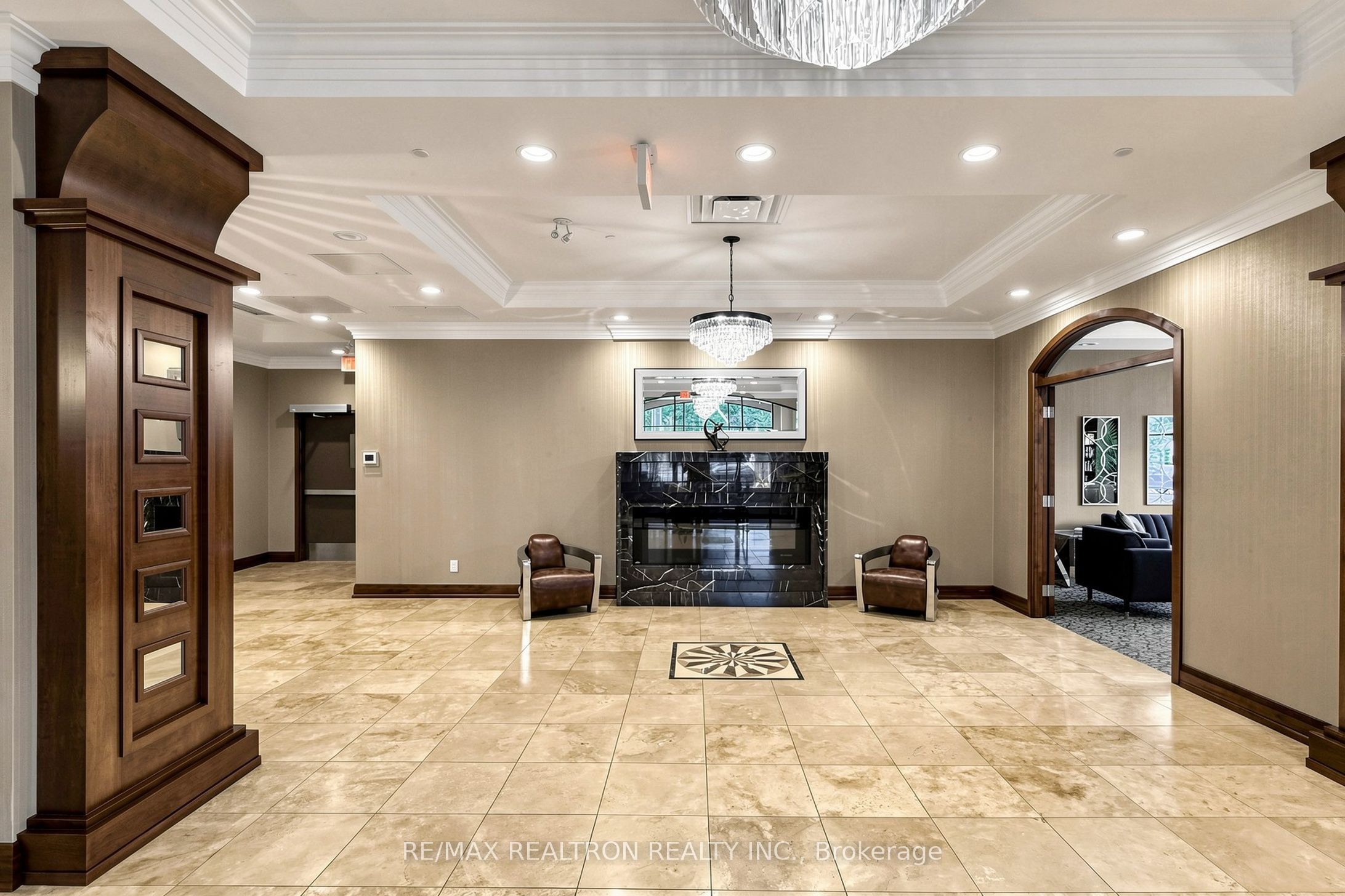 205 Lakeshore Road W 201, Oakville, ON L6K 0H8 photo 5