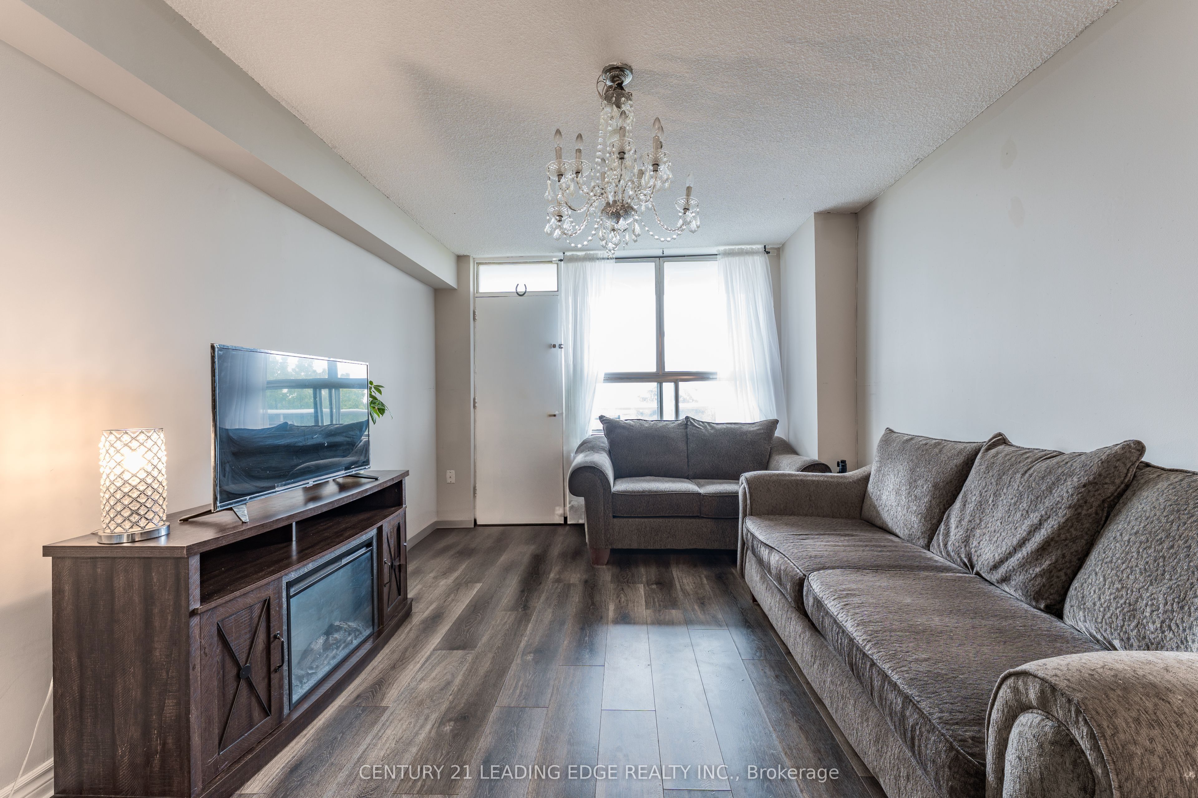 940 Caledonia Road 611, Toronto, ON M6B 2G8 photo 5